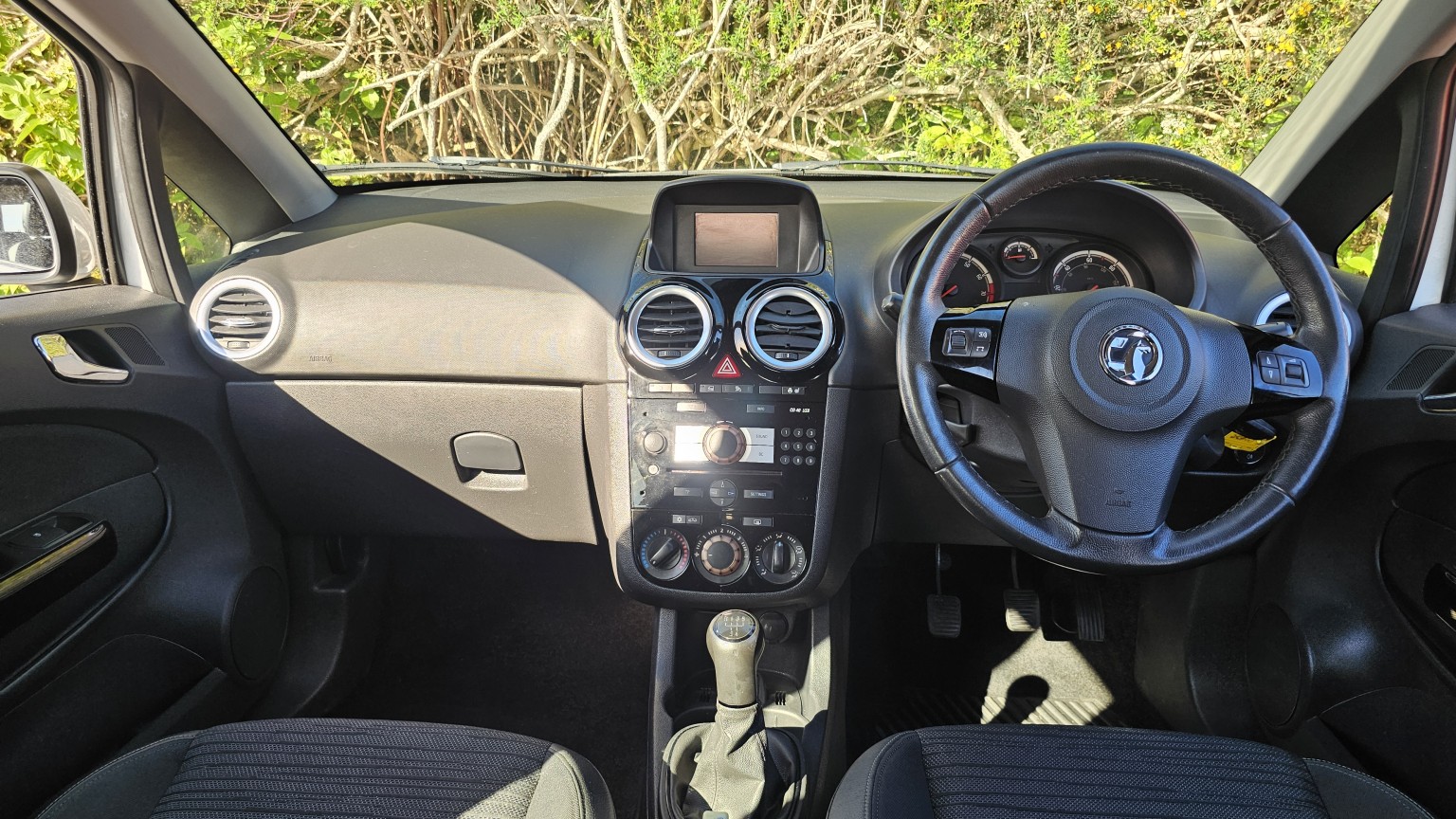2014 Vauxhall CORSA 1.4 16V Excite, exterior view 4