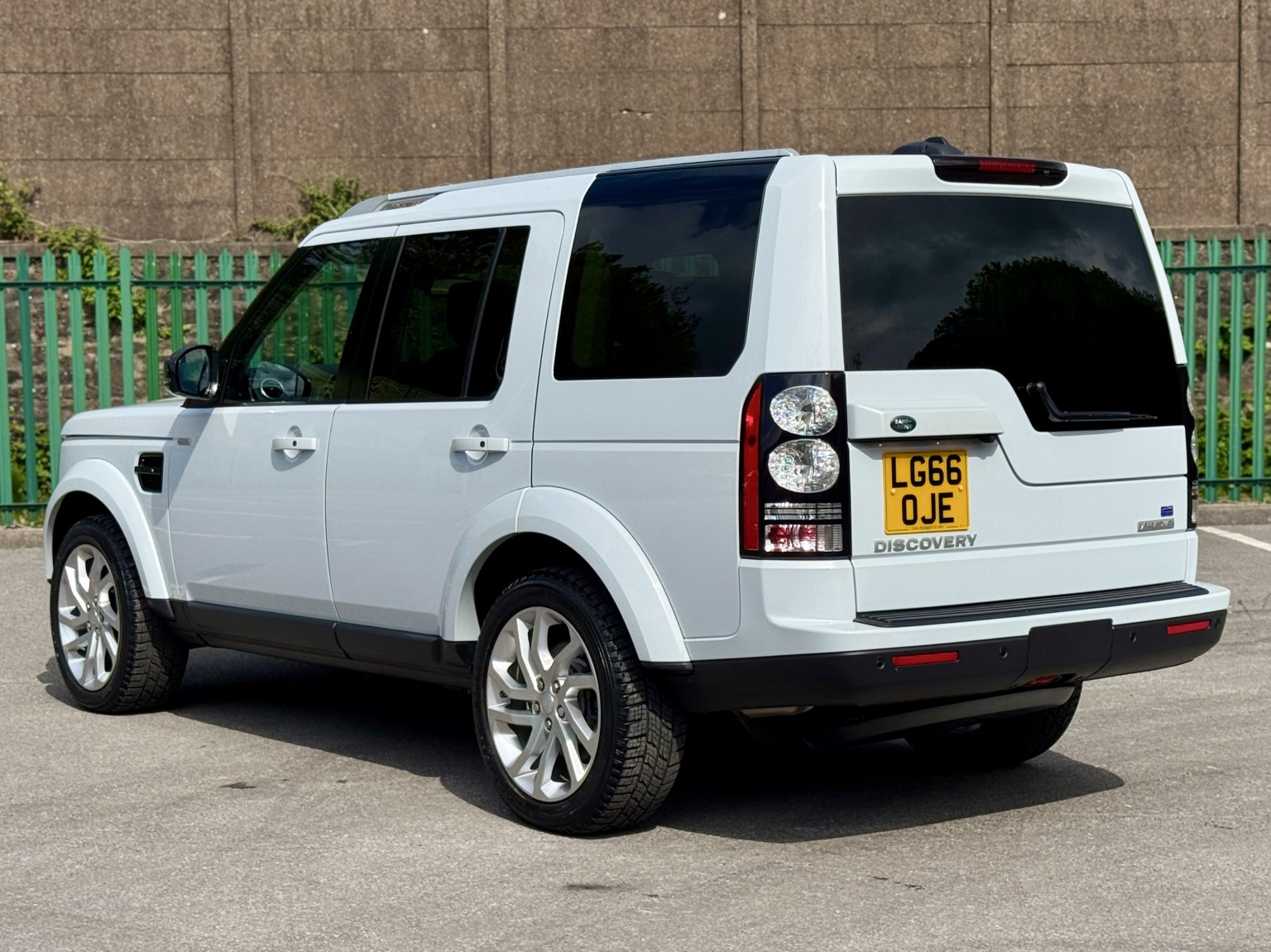 2016 Land Rover DISCOVERY 4 3.0 SD V6 Landmark, exterior view 2