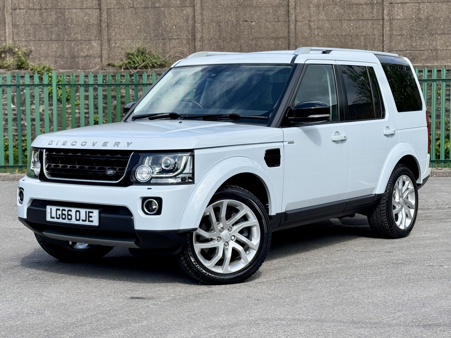 2016 Land Rover DISCOVERY 4 3.0 SD V6 Landmark, exterior view 3