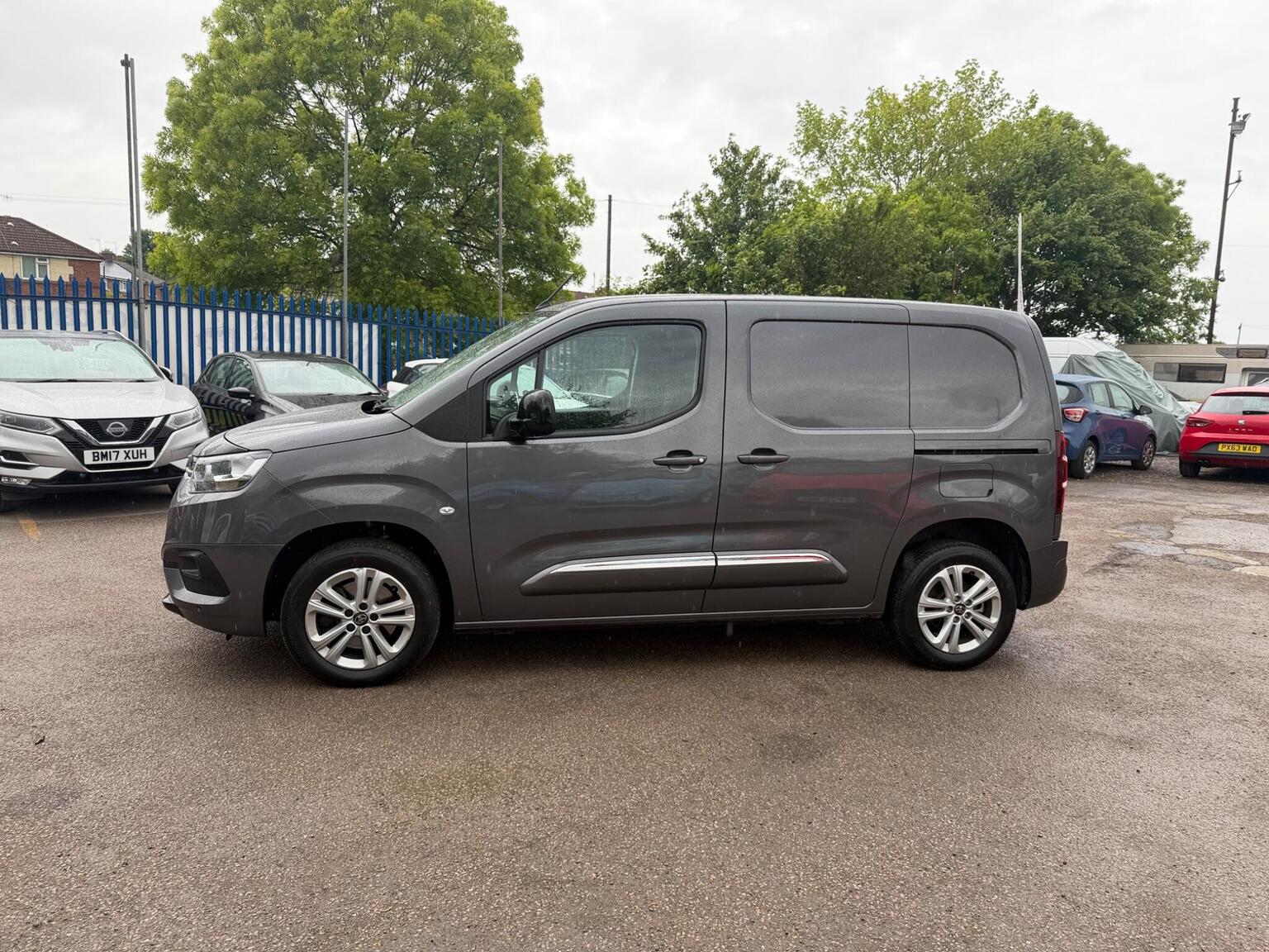 2022 Toyota PROACE CITY 1.5 BlueHDi Design Short Panel Van Auto SWB Euro 6 (s/s) 5dr, exterior view 3