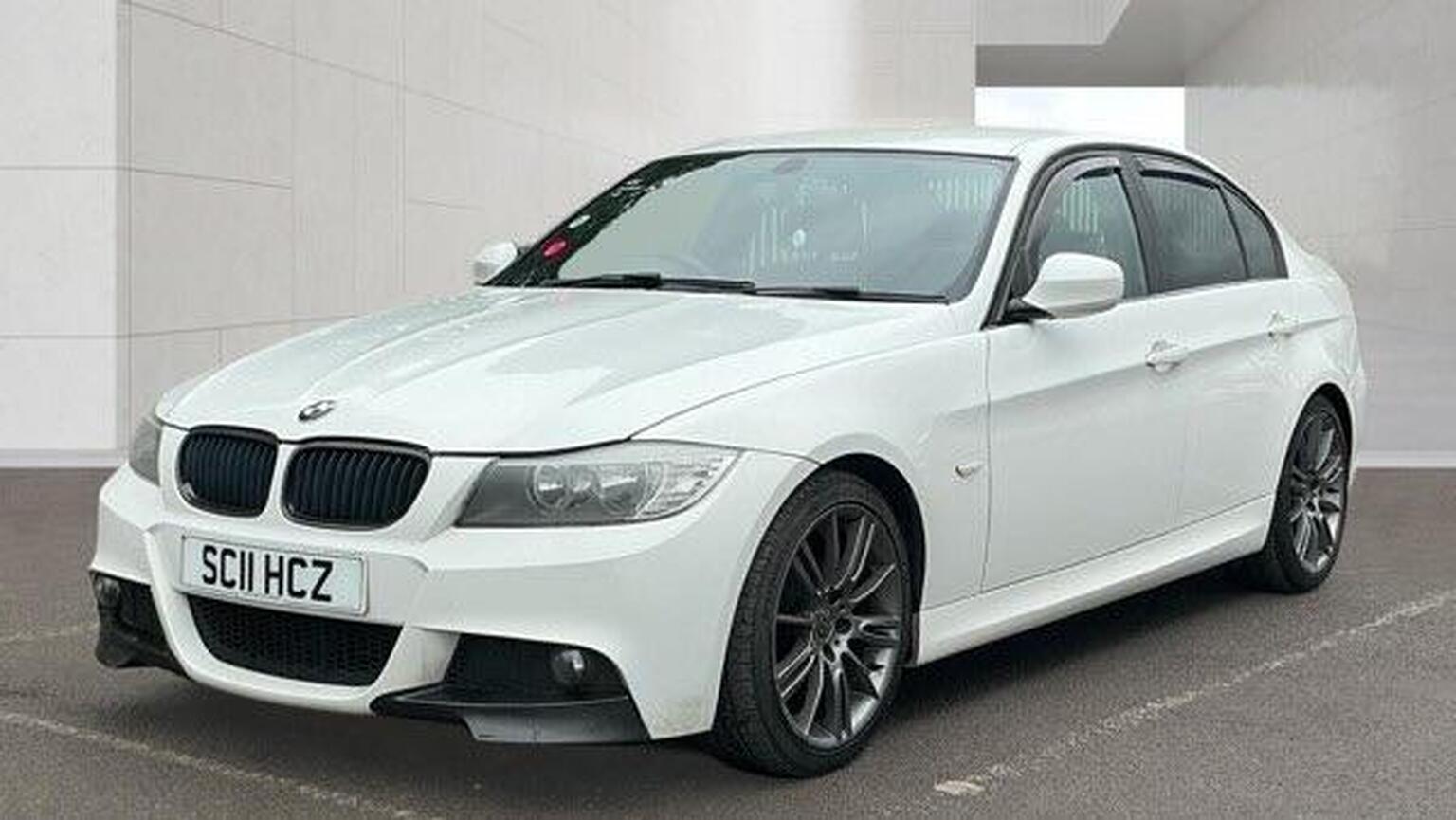 2011 BMW 3 SERIES 2.0 318i Sport Plus Edition Euro 5 (s/s) 4dr, exterior view 2