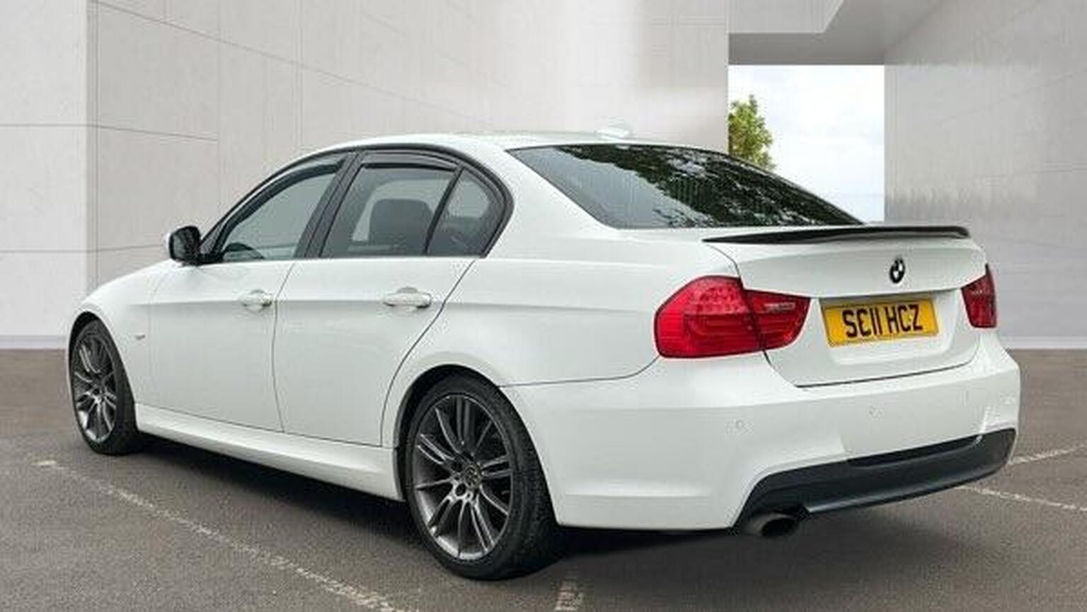 2011 BMW 3 SERIES 2.0 318i Sport Plus Edition Euro 5 (s/s) 4dr, exterior view 3