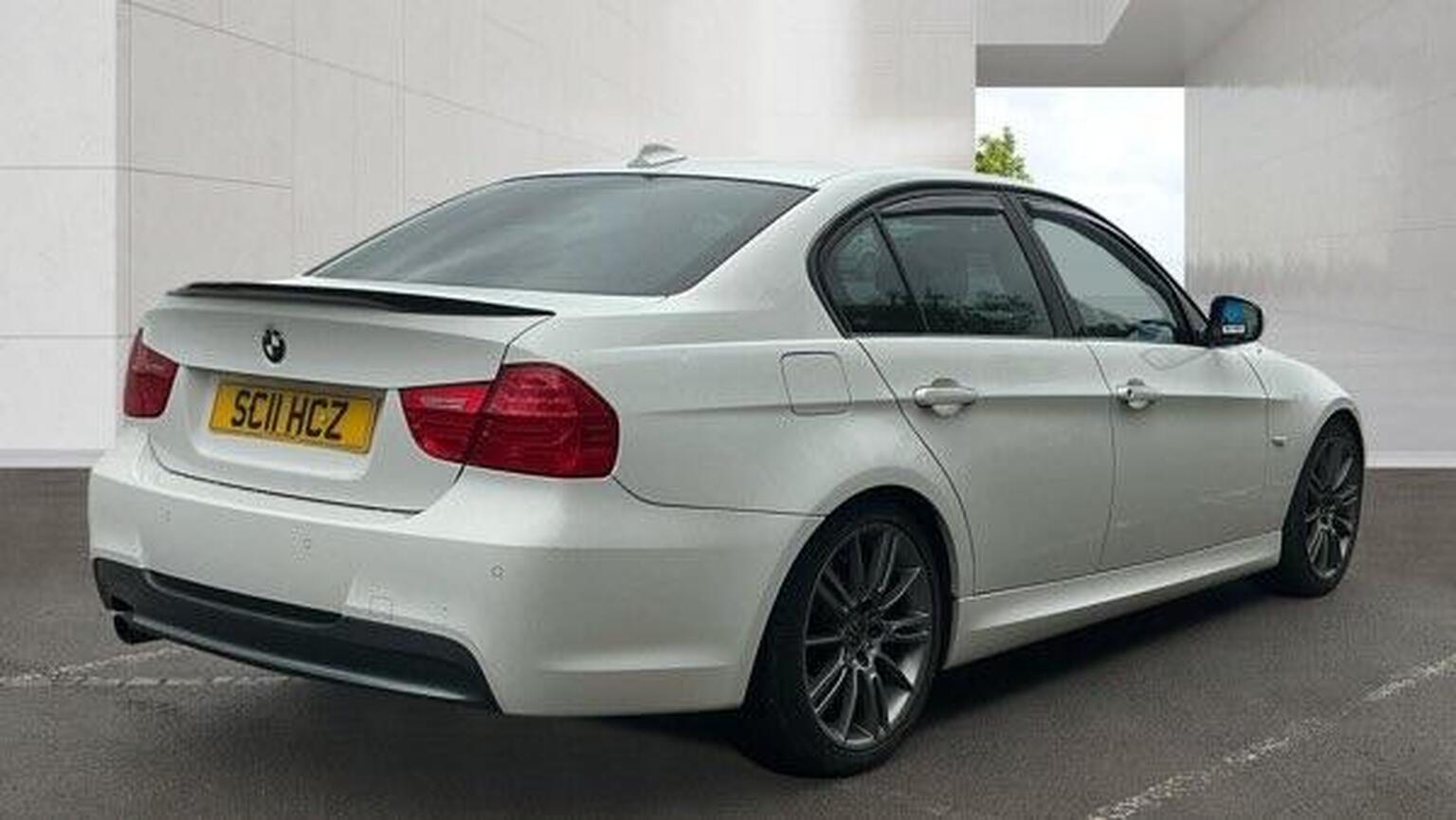 2011 BMW 3 SERIES 2.0 318i Sport Plus Edition Euro 5 (s/s) 4dr, exterior view 4