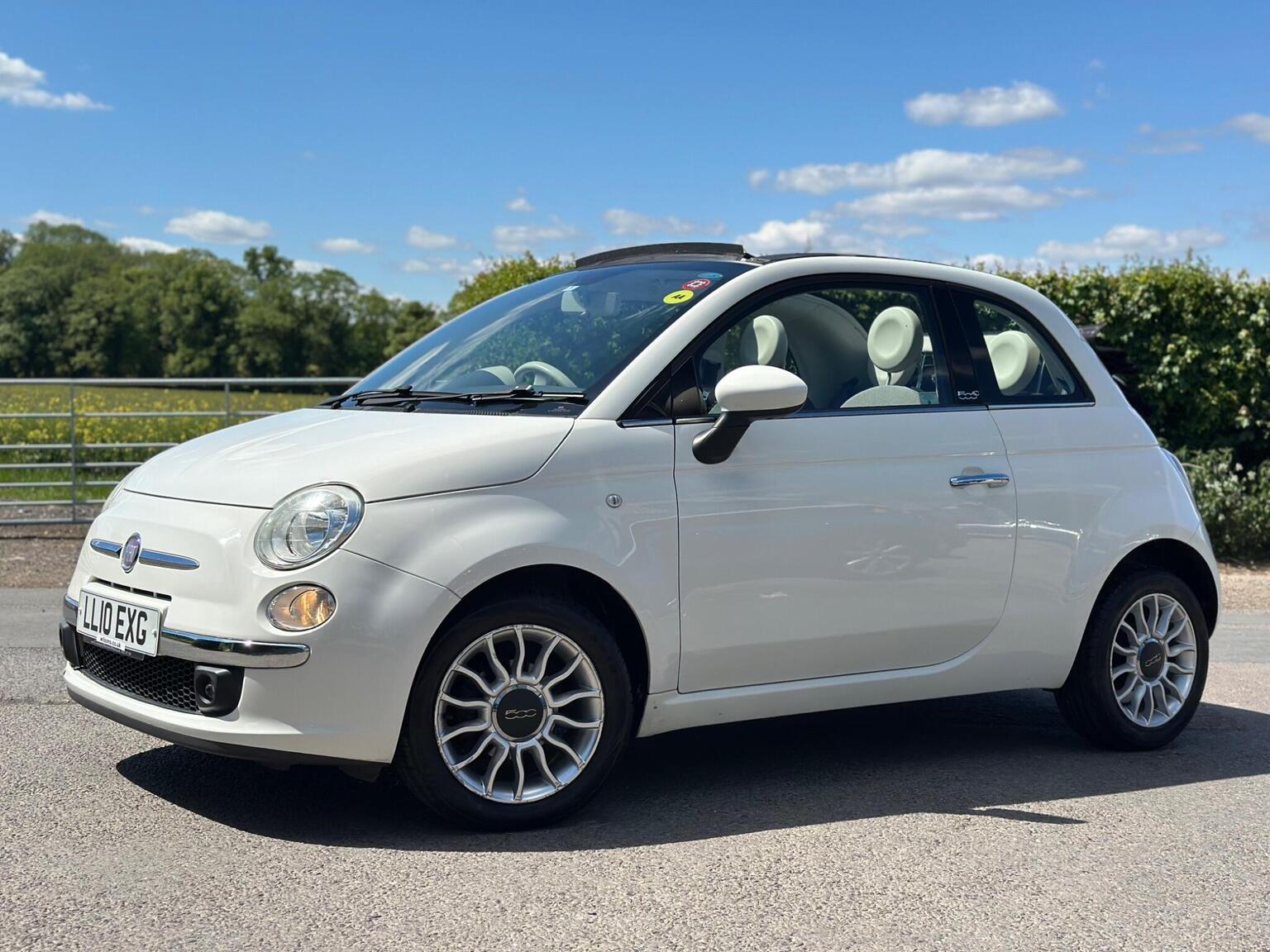 2010 Fiat 500C 1.2 Lounge Euro 5 2dr, exterior view 4