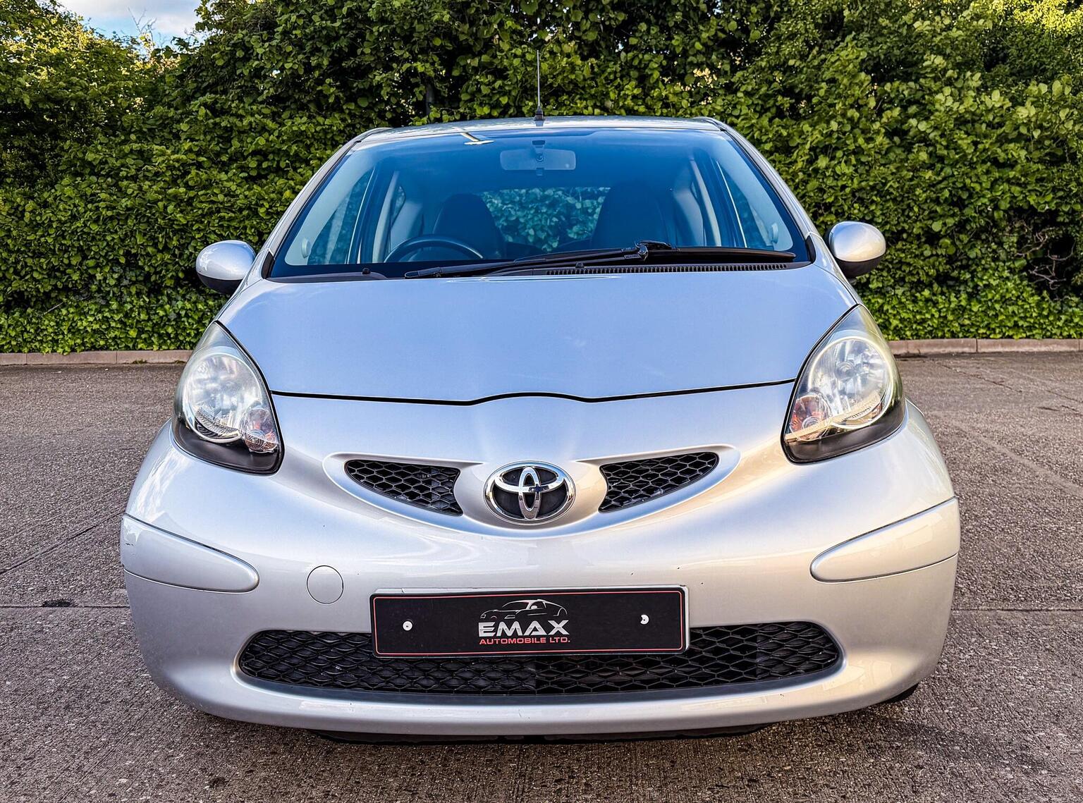 2008 Toyota AYGO 1.0 VVT-i Platinum MultiMode Euro 4 3dr (AC), exterior view 2