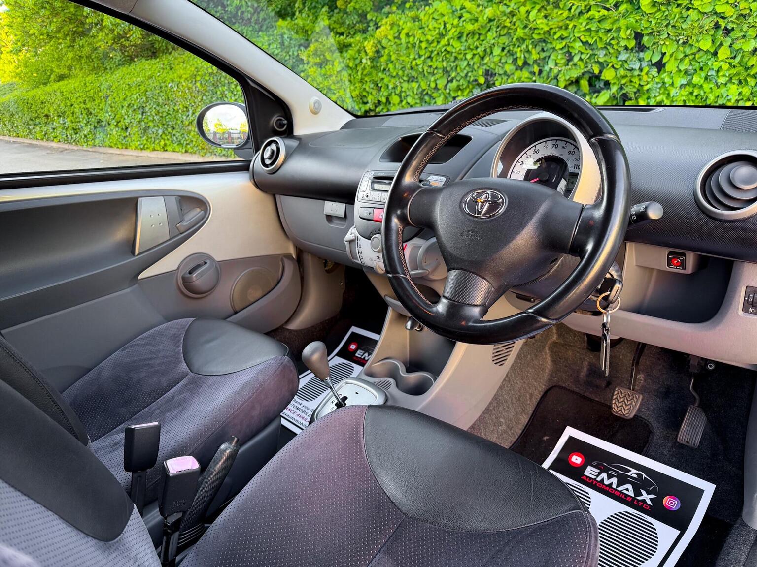 2008 Toyota AYGO 1.0 VVT-i Platinum MultiMode Euro 4 3dr (AC), exterior view 3