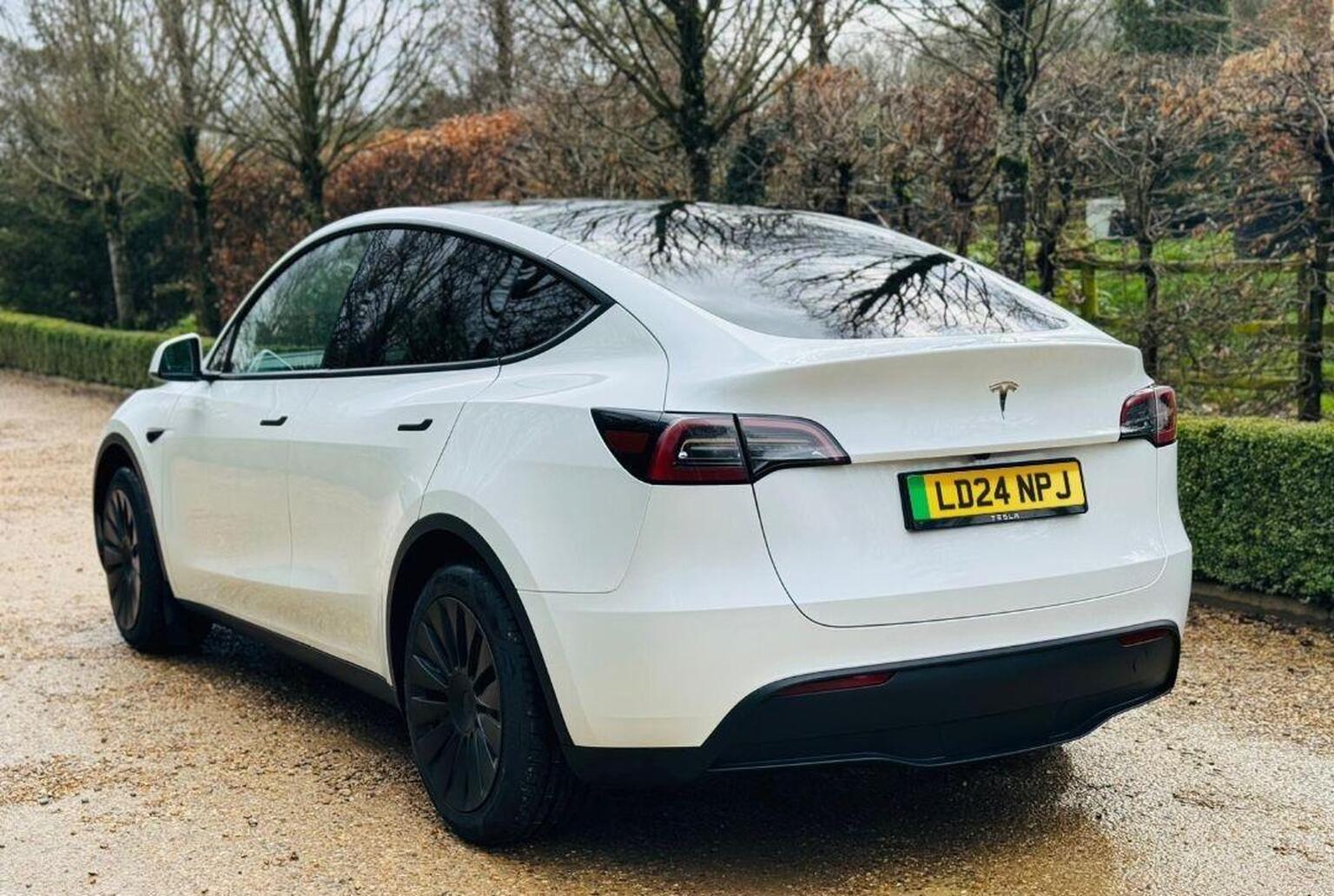 2024 Tesla MODEL Y Auto RWD 5dr, exterior view 4