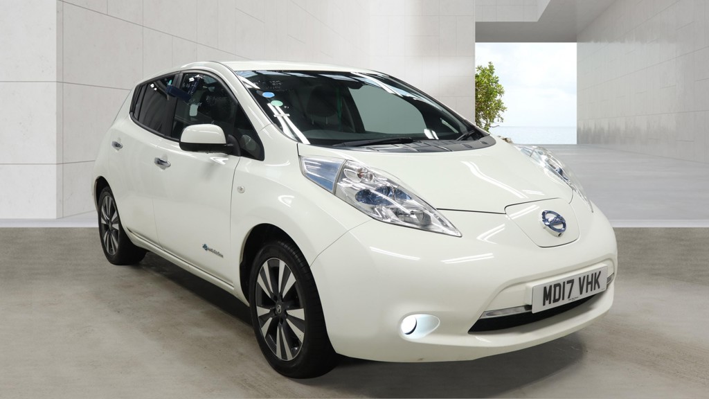 2017 Nissan LEAF 30kWh Tekna White Electric Automatic 5dr LEATHER+SATNAV+2 CABLES, exterior view 3