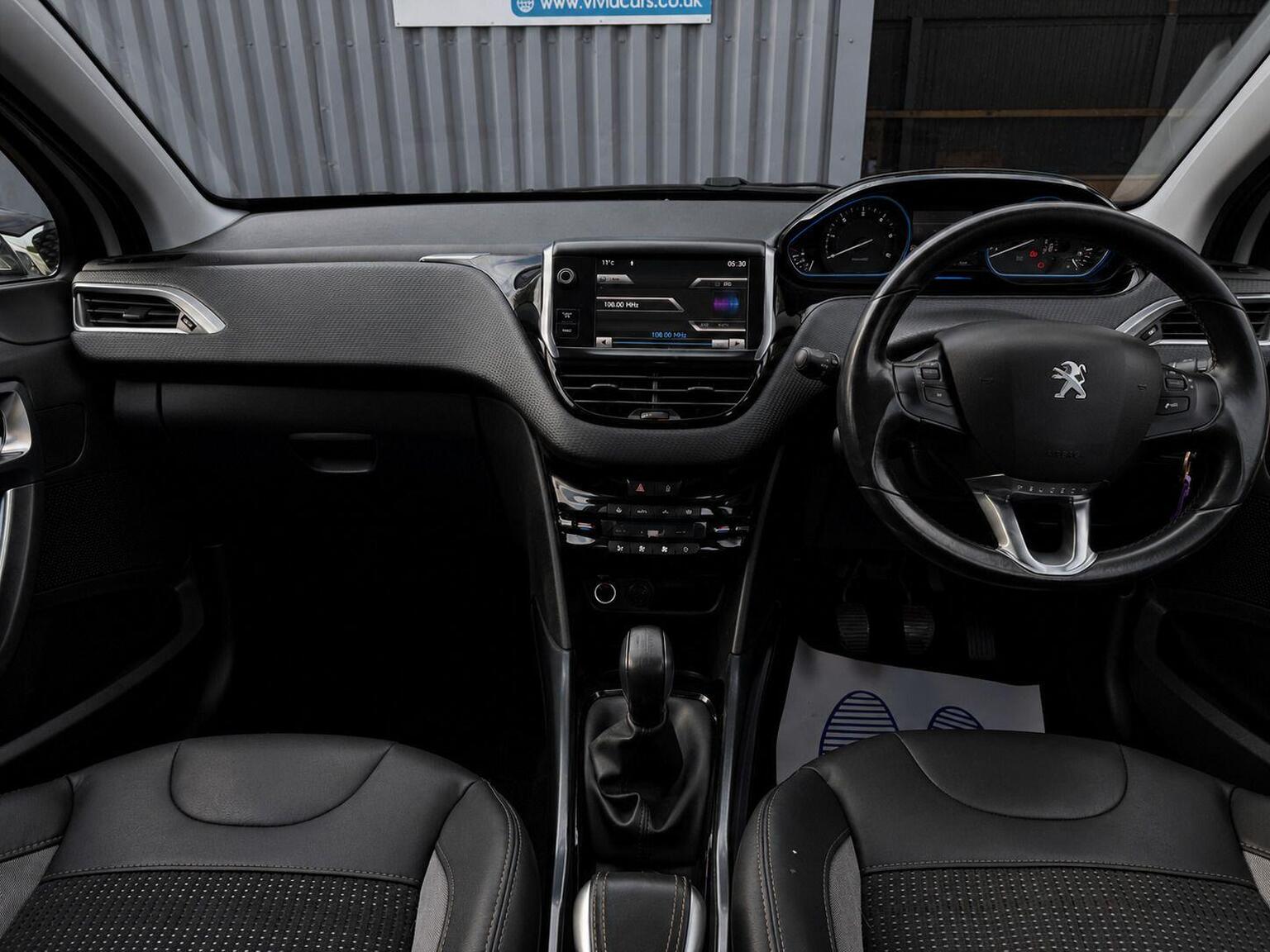 2014 Peugeot 2008 1.6 e-HDi Allure Euro 5 (s/s) 5dr, exterior view 3