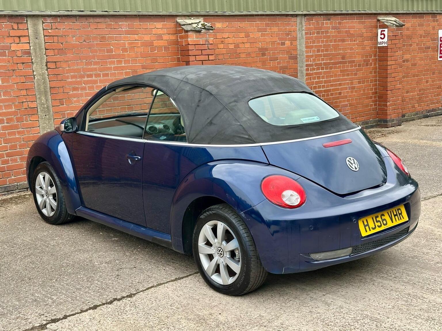 2006 Volkswagen BEETLE 1.6 Luna Cabriolet Euro 4 2dr, exterior view 2