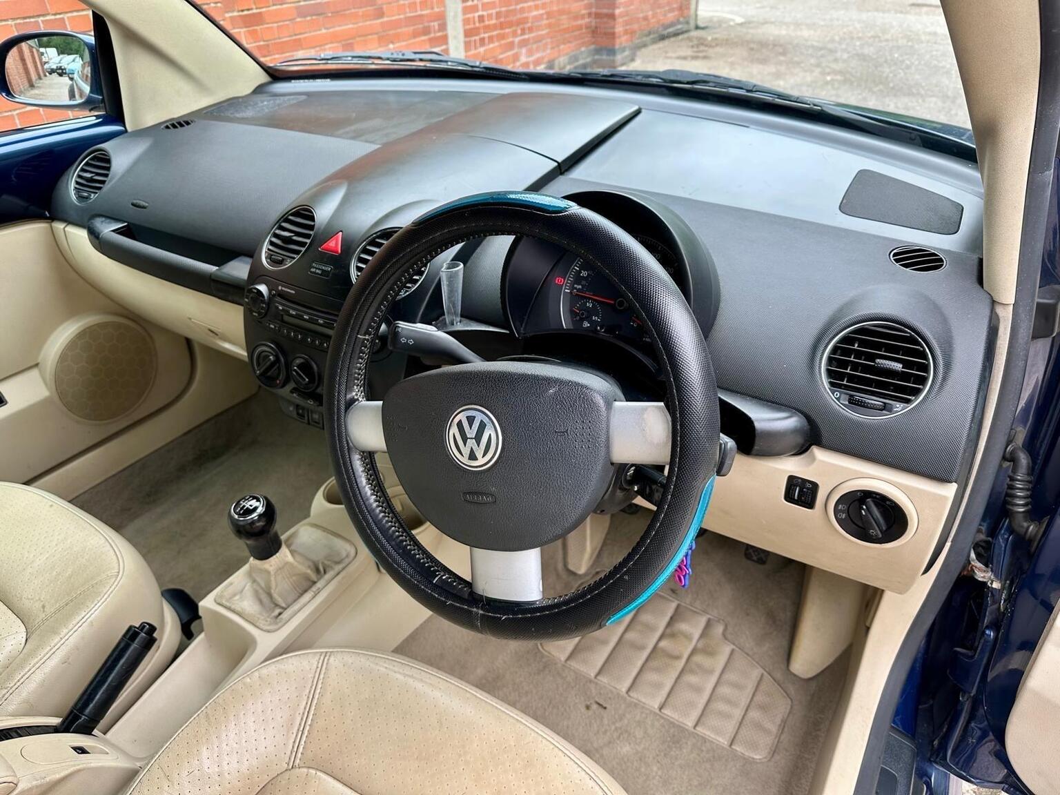 2006 Volkswagen BEETLE 1.6 Luna Cabriolet Euro 4 2dr, exterior view 4