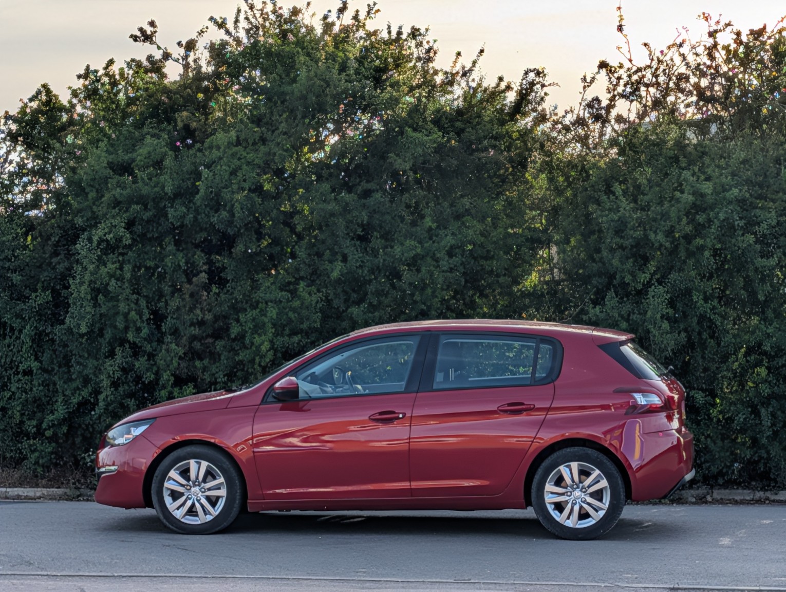 2015 Peugeot 308 1.2 PureTech Active, exterior view 4