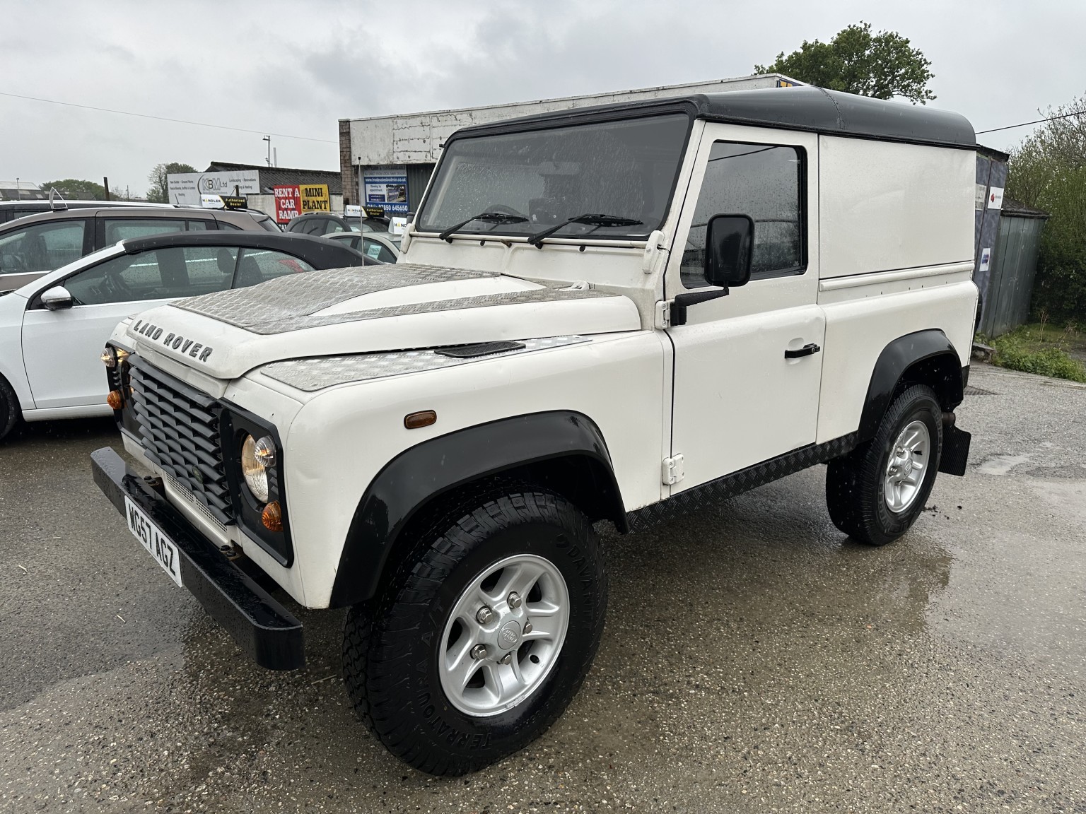 2008 Land Rover DEFENDER 90 2.4 TDCi for sale, exterior front view