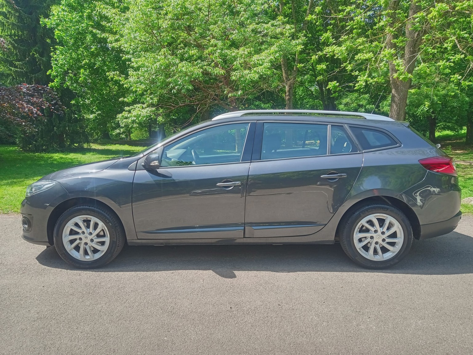 2014 Renault MEGANE 1.5 Dynamique TomTom Energy dCi 110 Stop & Start, exterior view 3