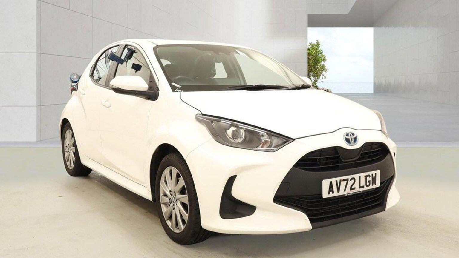 2022 Toyota YARIS 1.5 VVT-h Icon E-CVT Euro 6 (s/s) 5dr, exterior view 2