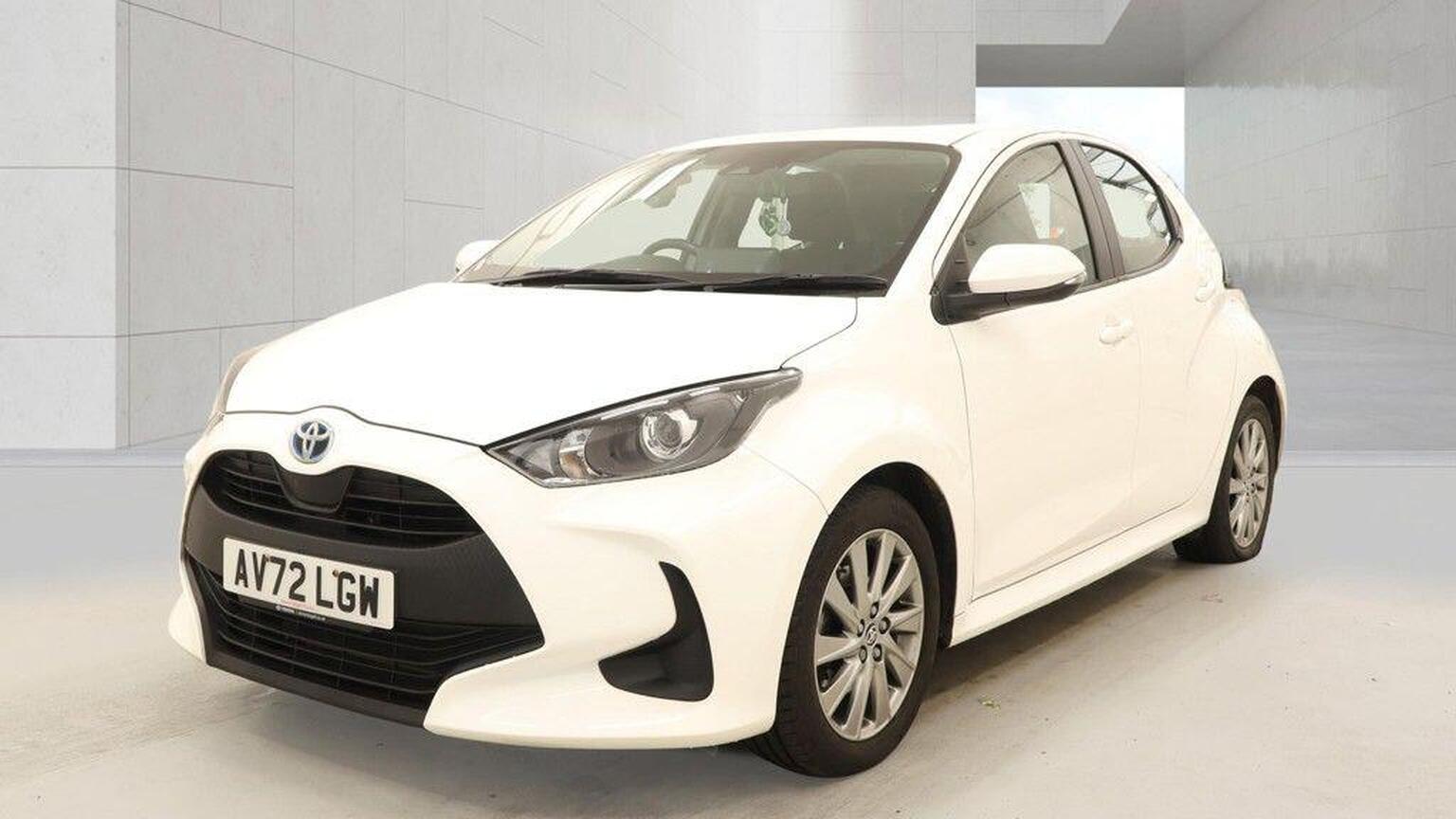 2022 Toyota YARIS 1.5 VVT-h Icon E-CVT Euro 6 (s/s) 5dr, exterior view 3