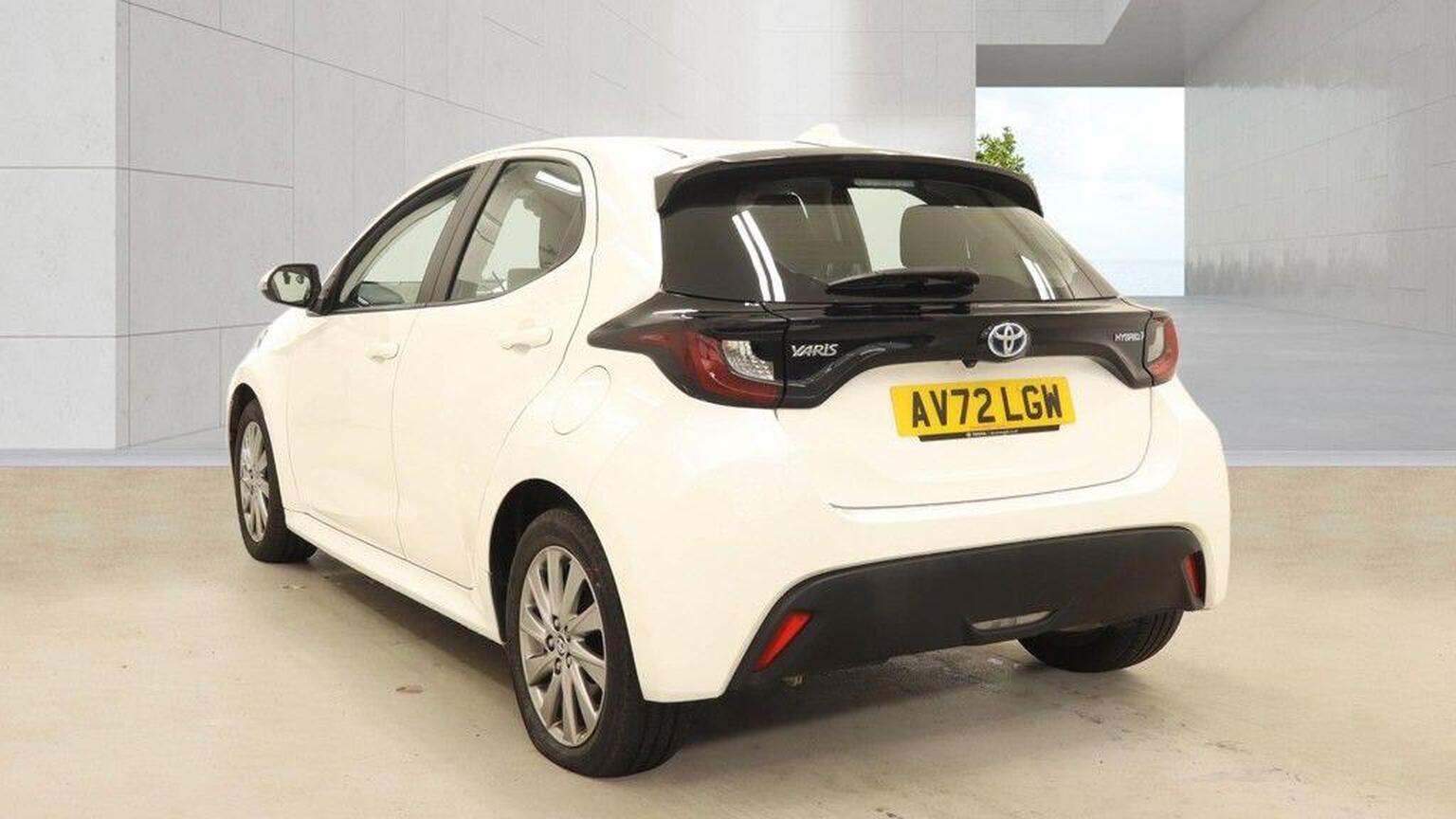 2022 Toyota YARIS 1.5 VVT-h Icon E-CVT Euro 6 (s/s) 5dr, exterior view 4