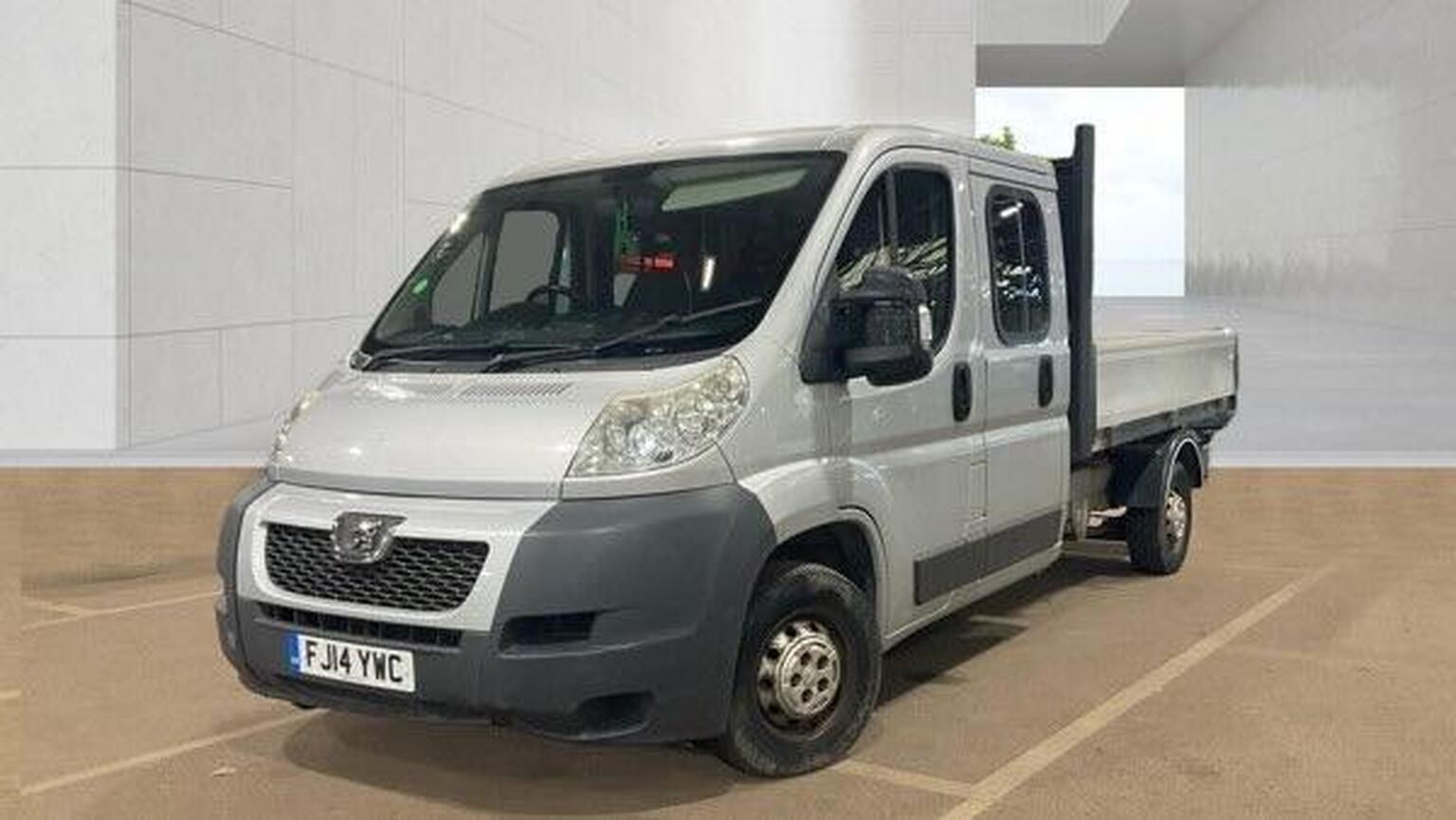 2014 Peugeot BOXER 2.2 HDi 335 FWD L3 2dr, exterior view 2