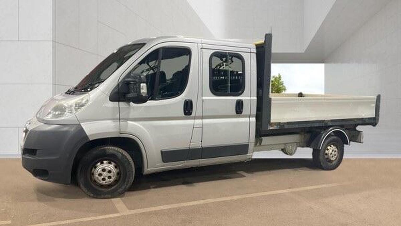 2014 Peugeot BOXER 2.2 HDi 335 FWD L3 2dr, exterior view 4