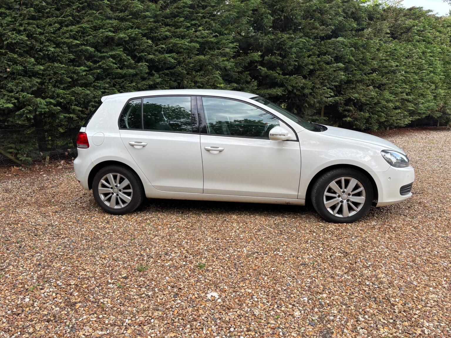 2010 Volkswagen GOLF 1.6 TDI BlueMotion Tech SE Euro 5 (s/s) 5dr, exterior view 2