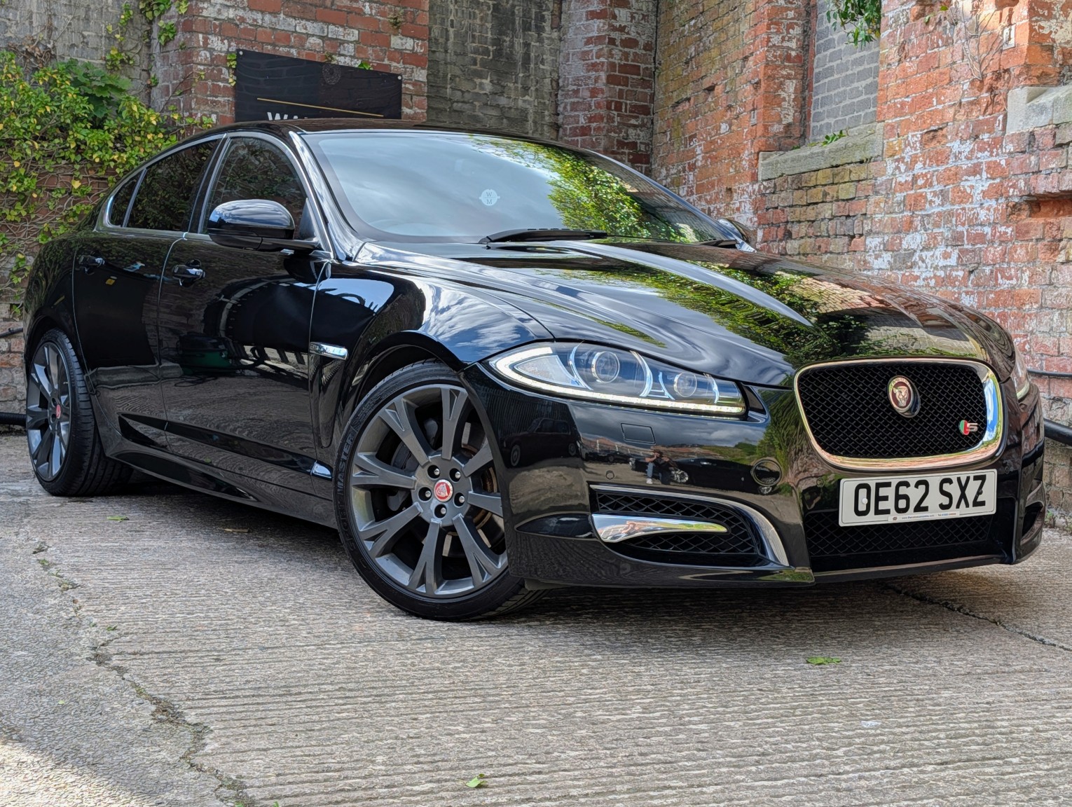 2013 Jaguar XF 3.0 d S V6 Portfolio, exterior view 4