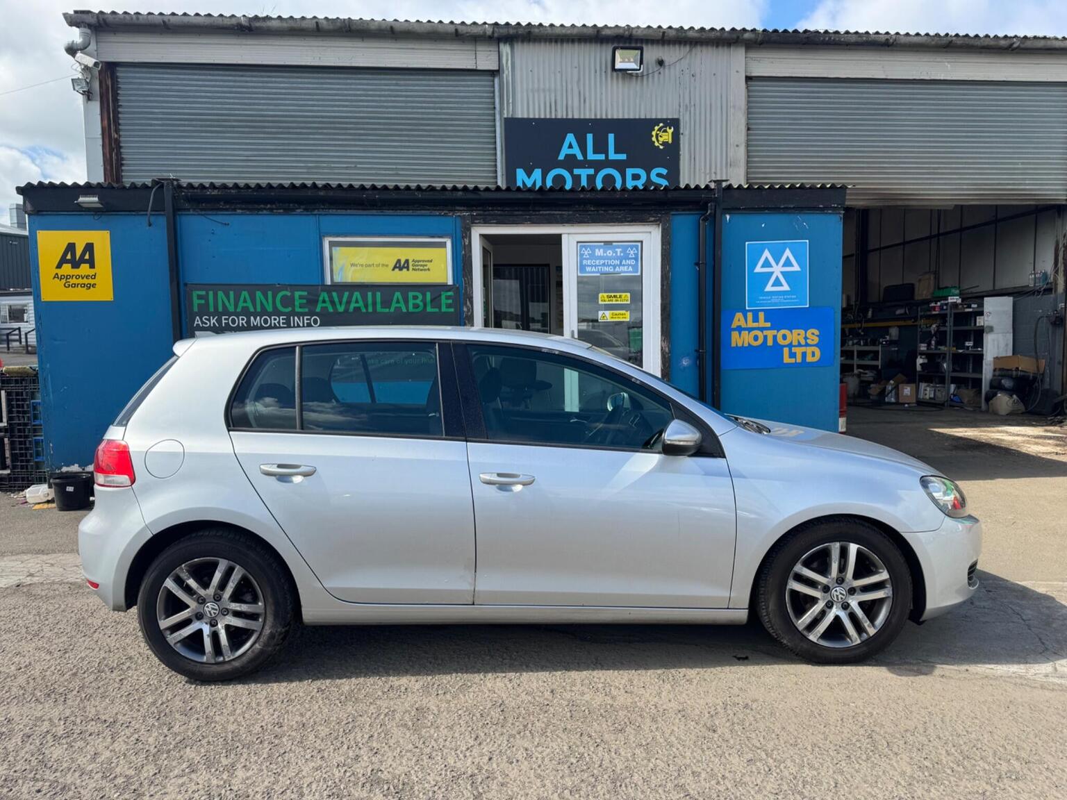2009 Volkswagen GOLF PLUS 1.6 TDI SE Euro 5 5dr, exterior view 3