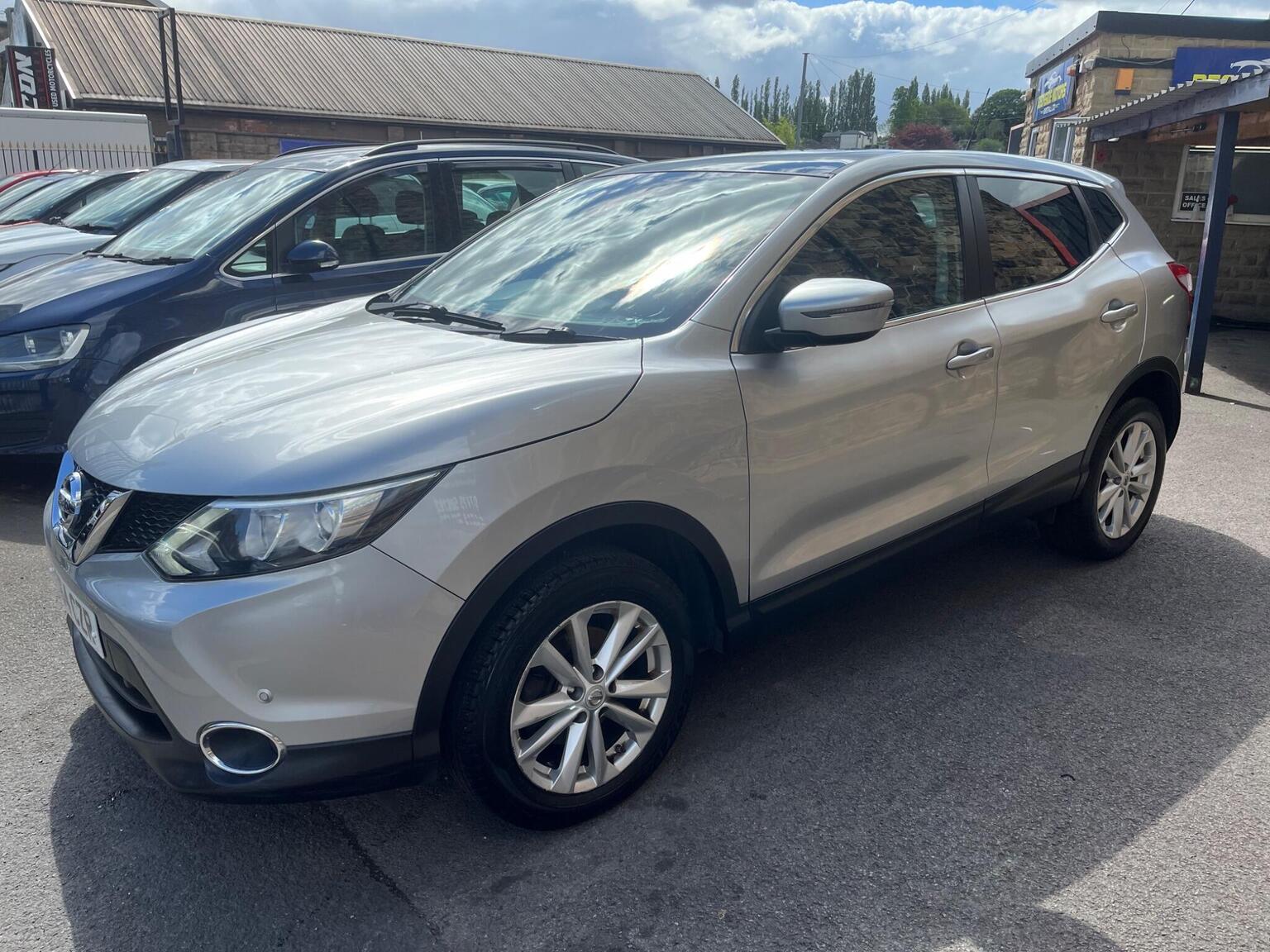 2014 Nissan QASHQAI 1.6 dCi Acenta Premium 4WD Euro 5 (s/s) 5dr, exterior view 3