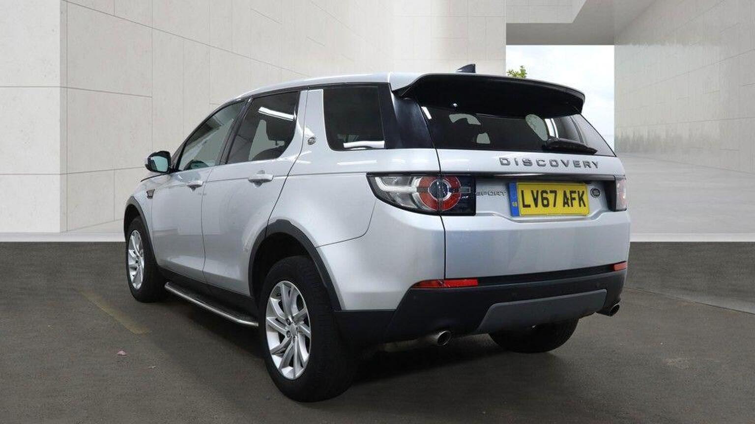 2017 Land Rover DISCOVERY SPORT 2.0 TD4 SE Tech Auto 4WD Euro 6 (s/s) 5dr, exterior view 3