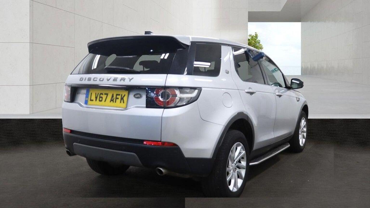 2017 Land Rover DISCOVERY SPORT 2.0 TD4 SE Tech Auto 4WD Euro 6 (s/s) 5dr, exterior view 4