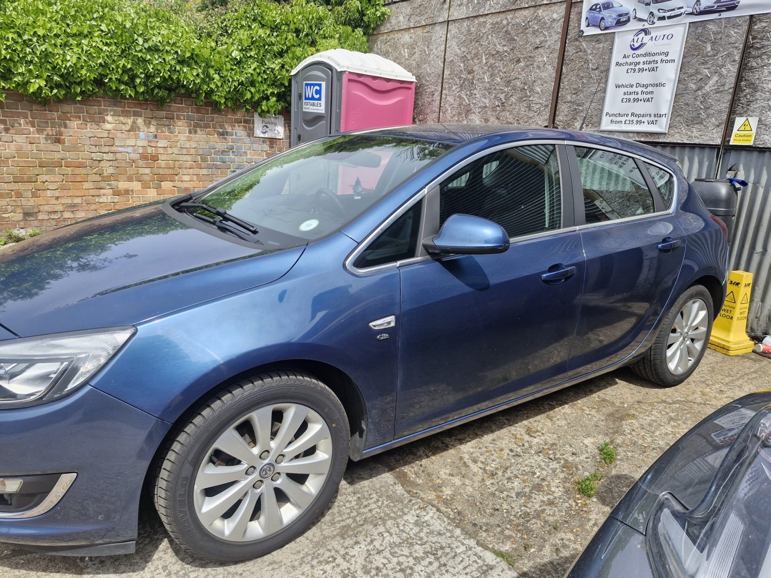 2014 Vauxhall ASTRA 1.6 16v Elite, exterior view 3