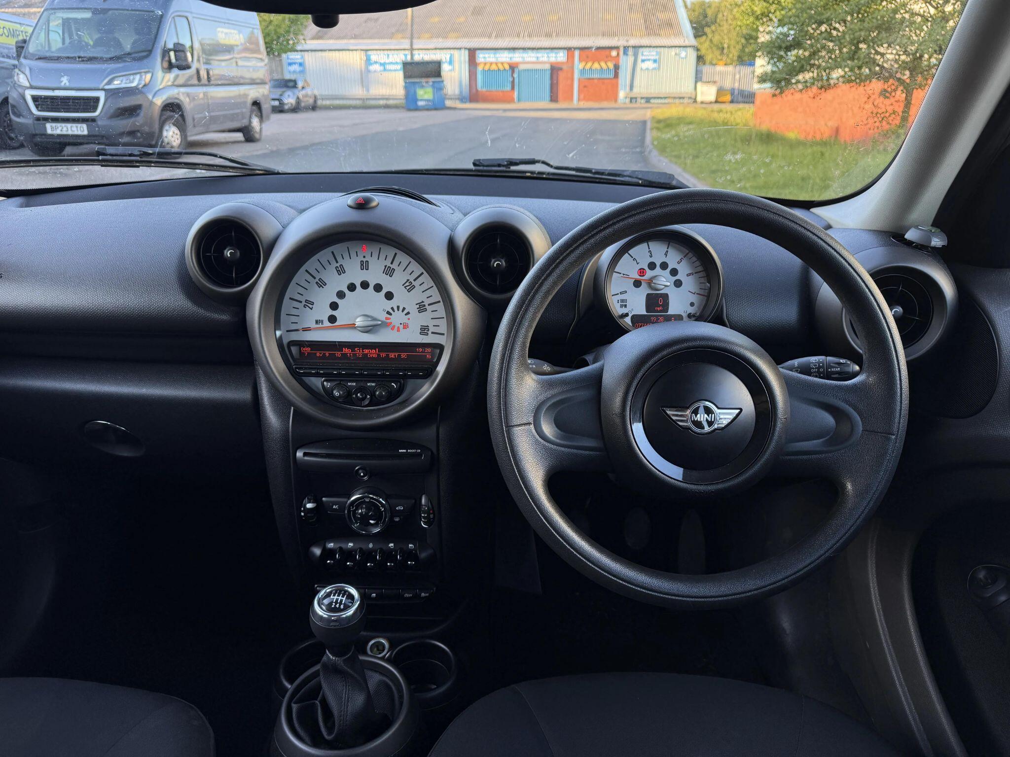 2012 MINI COUNTRYMAN 1.6 Cooper D Euro 5 (s/s) 5dr, exterior view 3