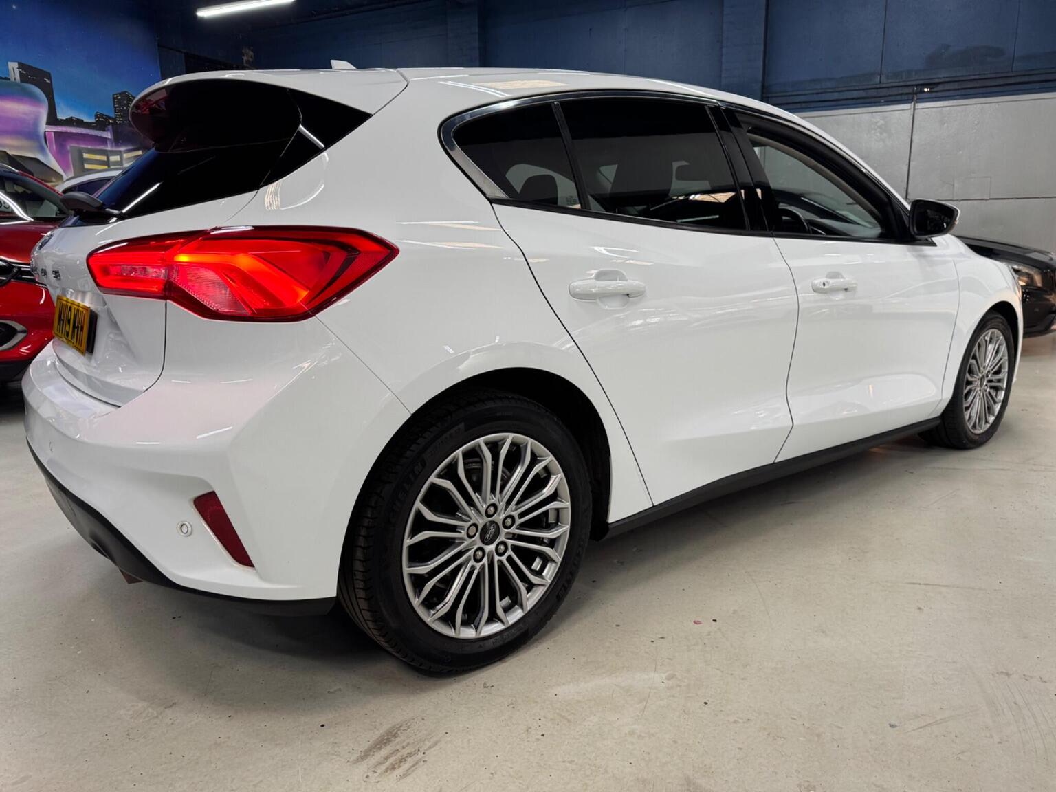 2019 Ford FOCUS 1.0T EcoBoost Titanium X Euro 6 (s/s) 5dr, exterior view 4