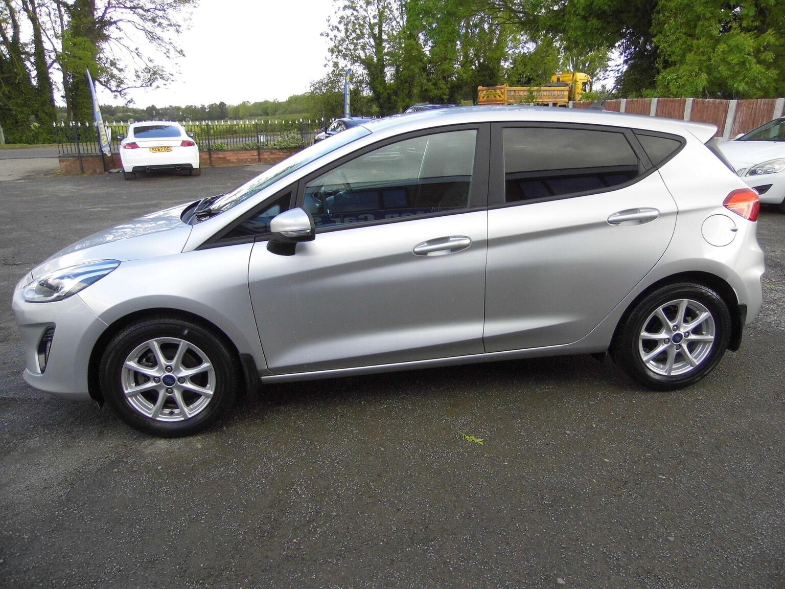 2018 Ford FIESTA 1.0T EcoBoost Zetec Euro 6 (s/s) 5dr, exterior view 4