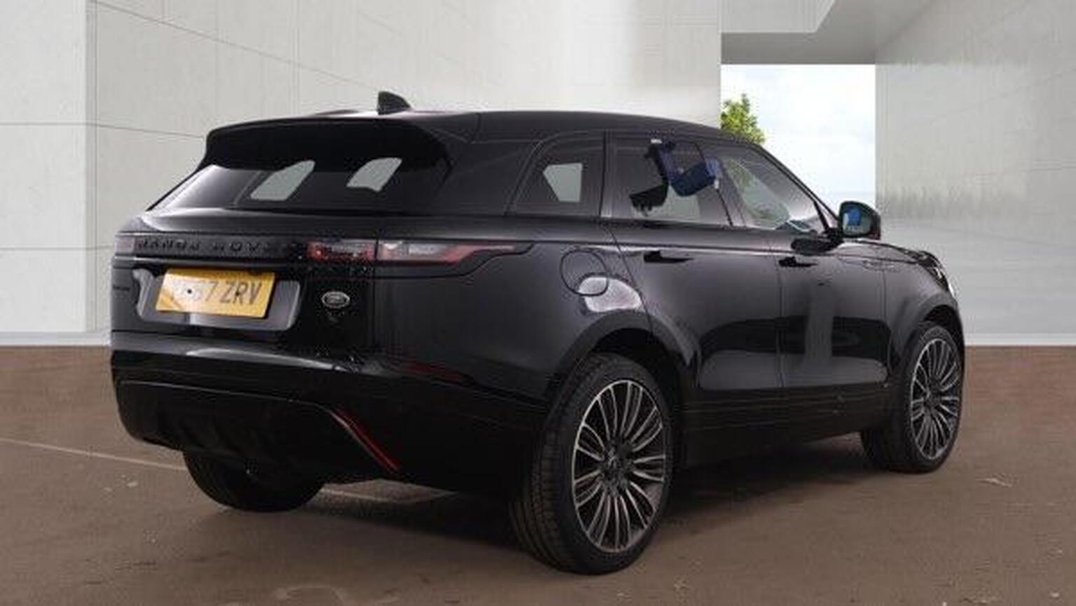 2017 Land Rover RANGE ROVER VELAR 2.0 D180 R-Dynamic S Auto 4WD Euro 6 (s/s) 5dr, exterior view 4