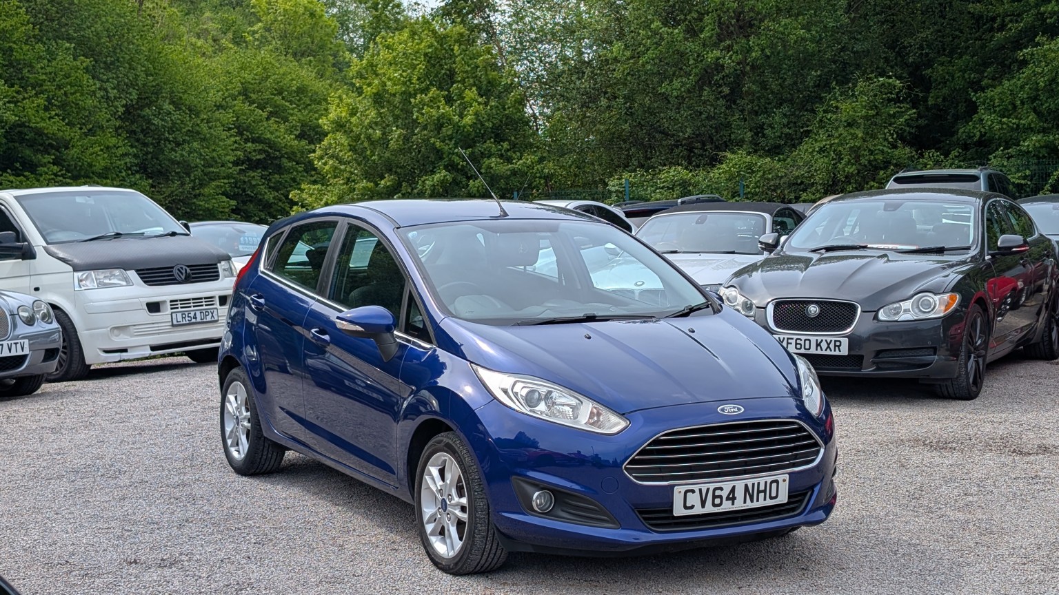 2014 Ford FIESTA 1.3 Zetec, exterior view 2