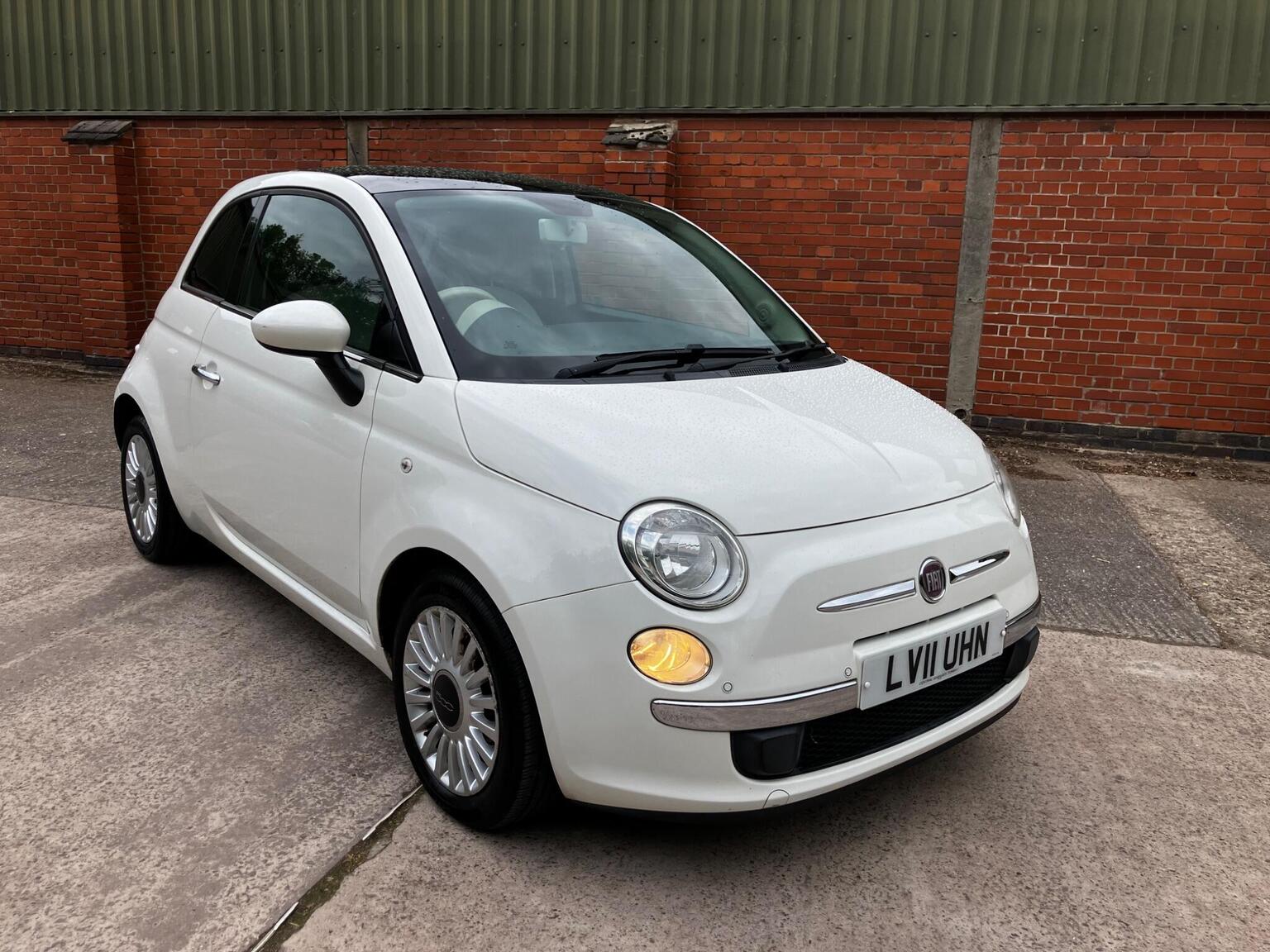 2011 Fiat 500 1.2 Lounge Euro 5 (s/s) 3dr, exterior view 2