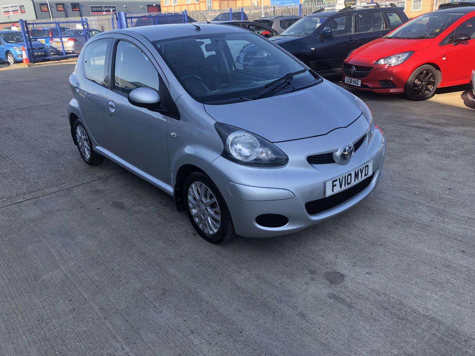 2010 Toyota AYGO 1.0 VVT-i Platinum, exterior view 2