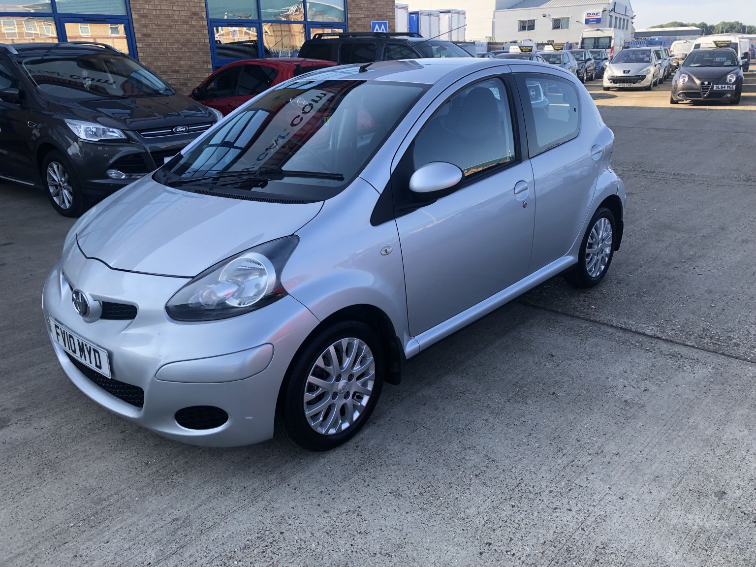 2010 Toyota AYGO 1.0 VVT-i Platinum, exterior view 4