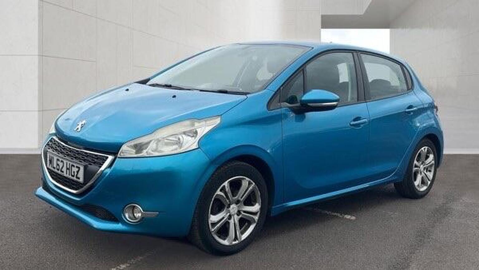 2012 Peugeot 208 1.2 VTi Active Euro 5 5dr, exterior view 2