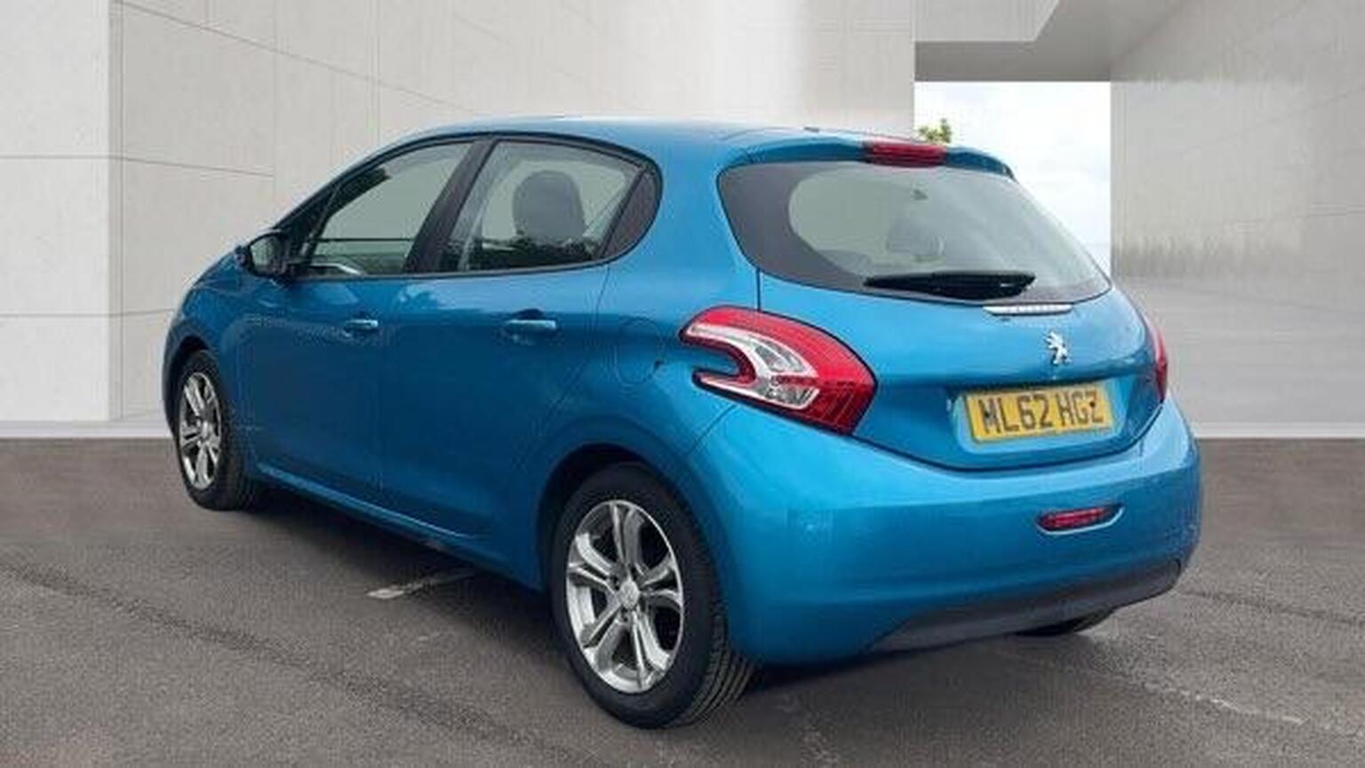 2012 Peugeot 208 1.2 VTi Active Euro 5 5dr, exterior view 3