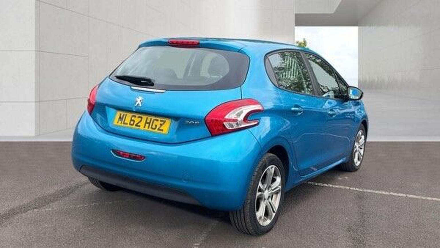 2012 Peugeot 208 1.2 VTi Active Euro 5 5dr, exterior view 4