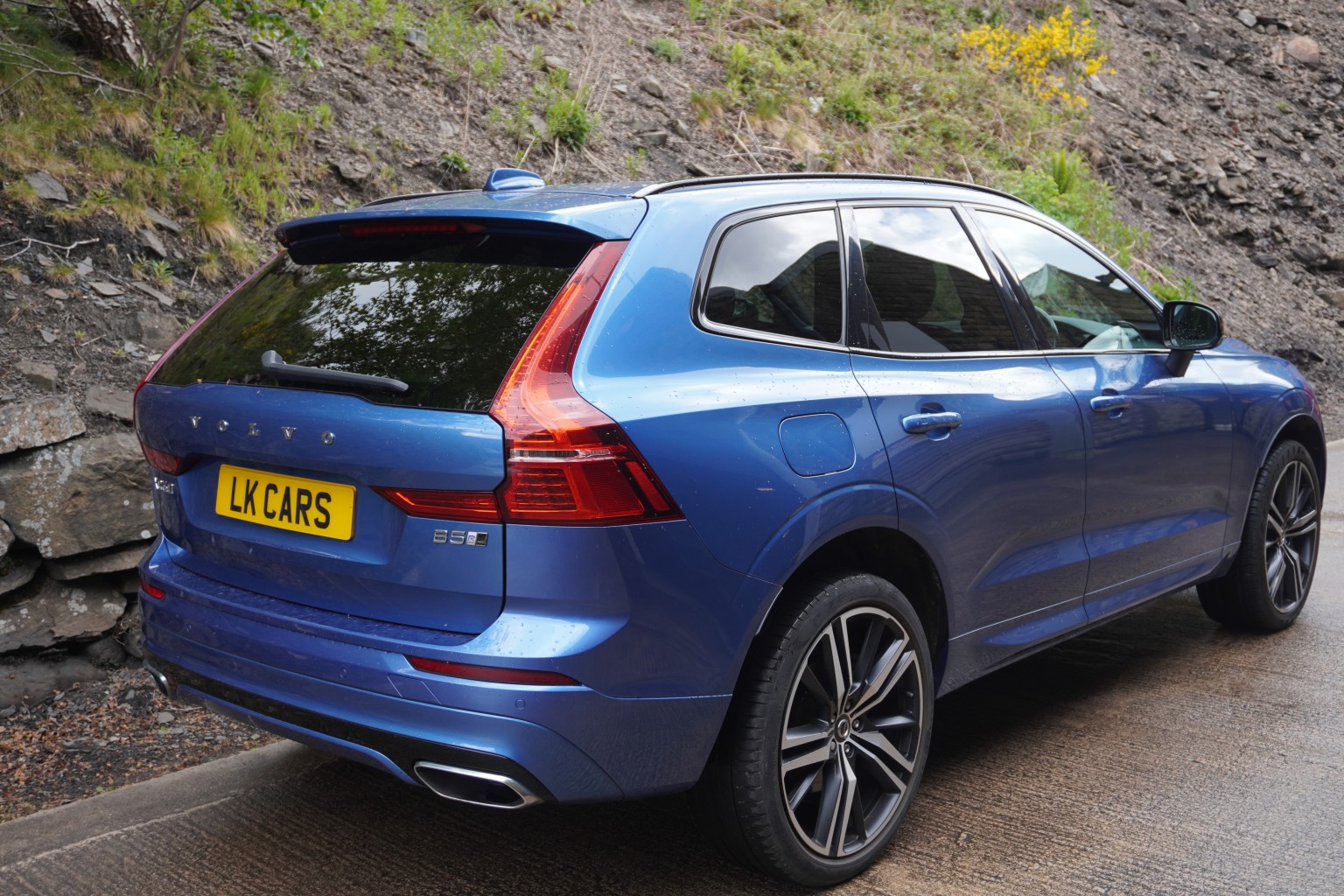 2019 Volvo XC60 2.0 R-Design Pro B5 Diesel AWD, exterior view 4