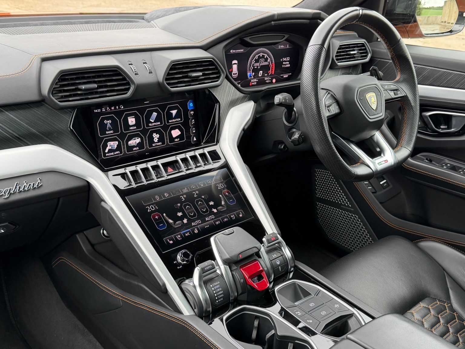 2020 Lamborghini URUS 4.0 V8 BiTurbo, exterior view 3