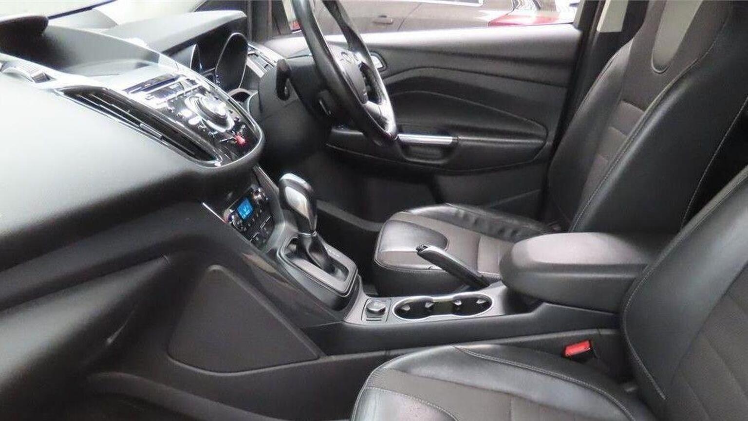 2015 Ford KUGA 2.0 TDCi Titanium Powershift AWD Euro 6 (s/s) 5dr, exterior view 2