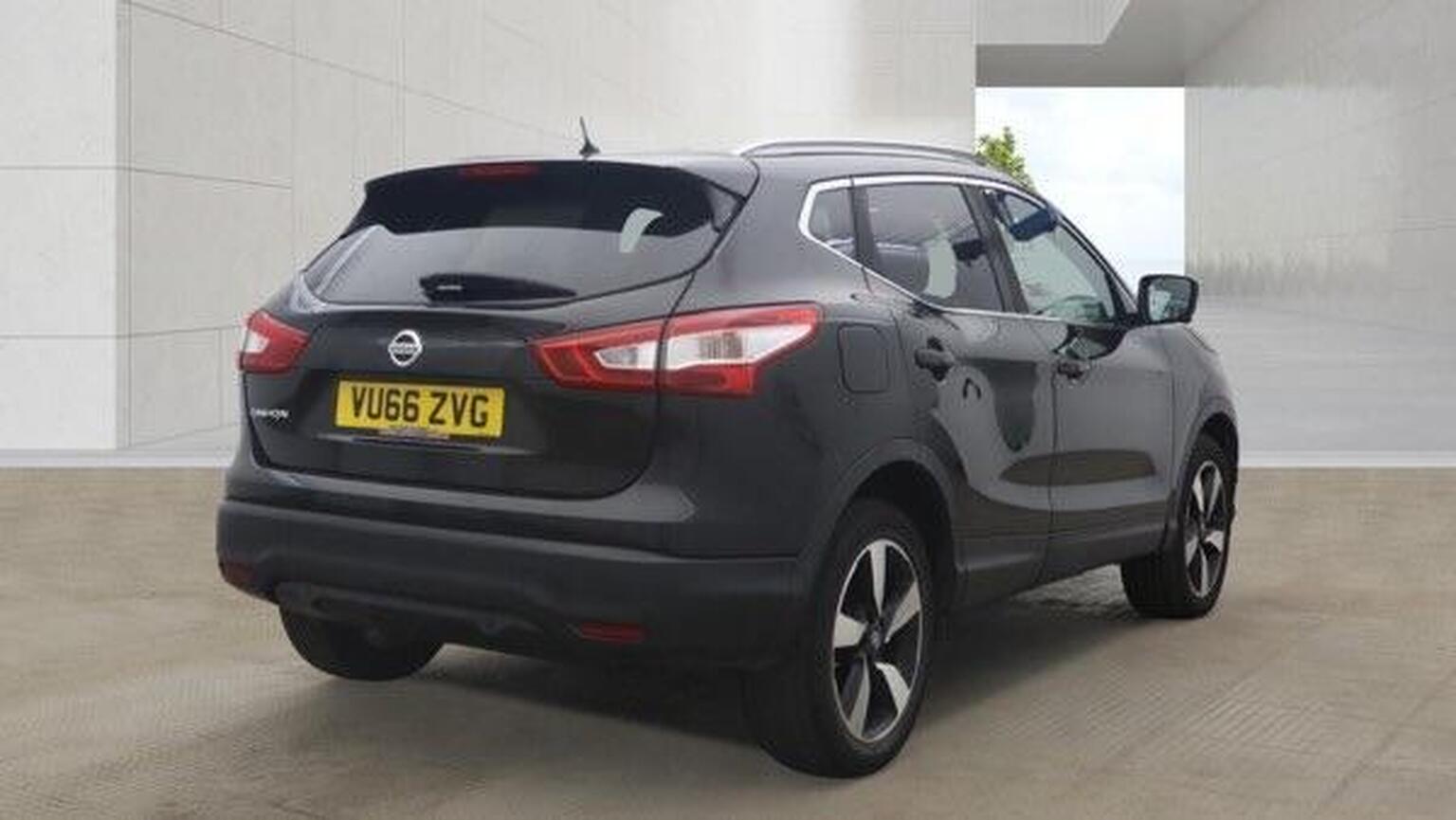 2016 Nissan QASHQAI 1.6 dCi N-Connecta 2WD Euro 6 (s/s) 5dr, exterior view 3