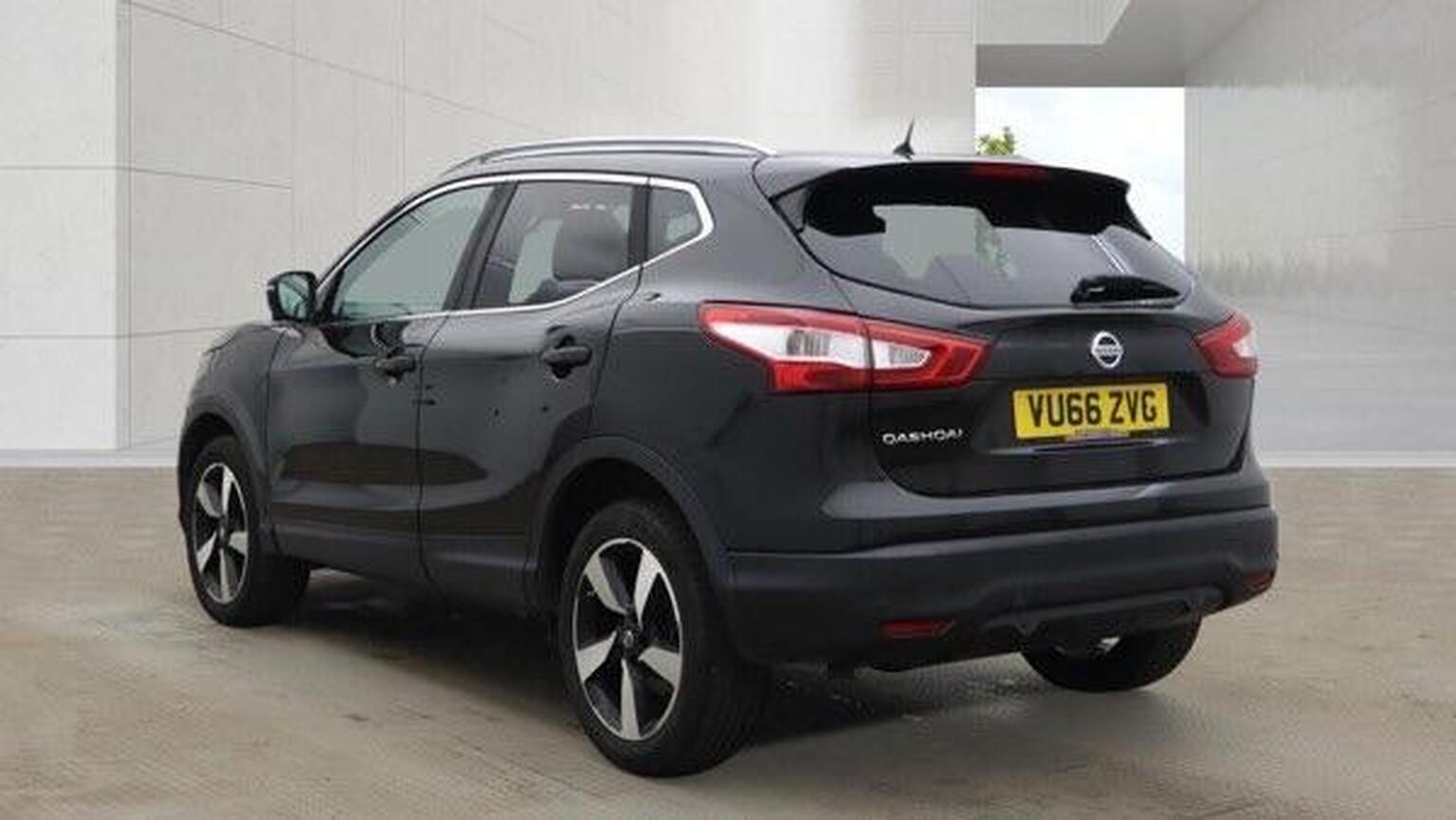 2016 Nissan QASHQAI 1.6 dCi N-Connecta 2WD Euro 6 (s/s) 5dr, exterior view 4