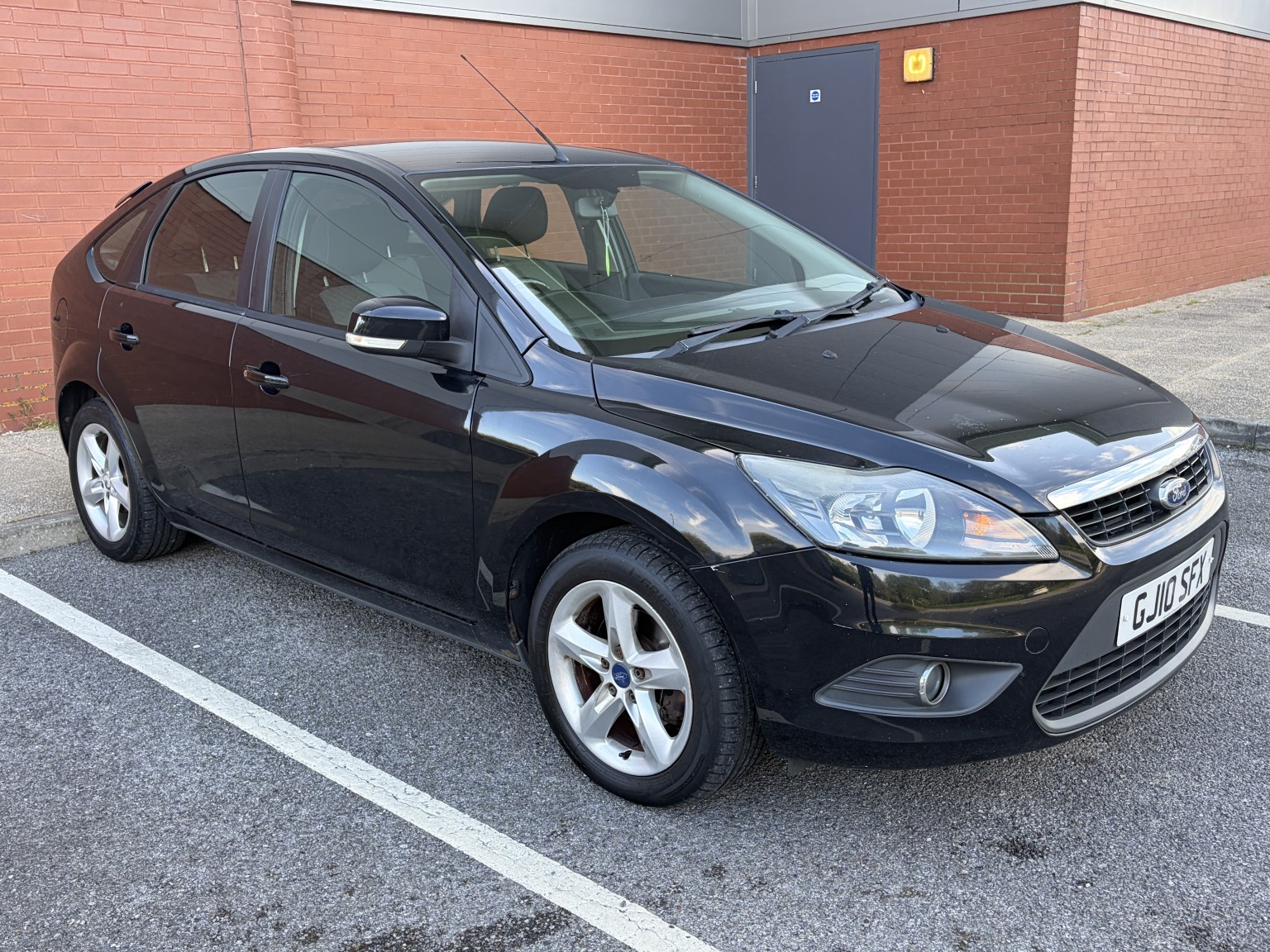 2010 Ford FOCUS 1.6 Zetec S, exterior view 3