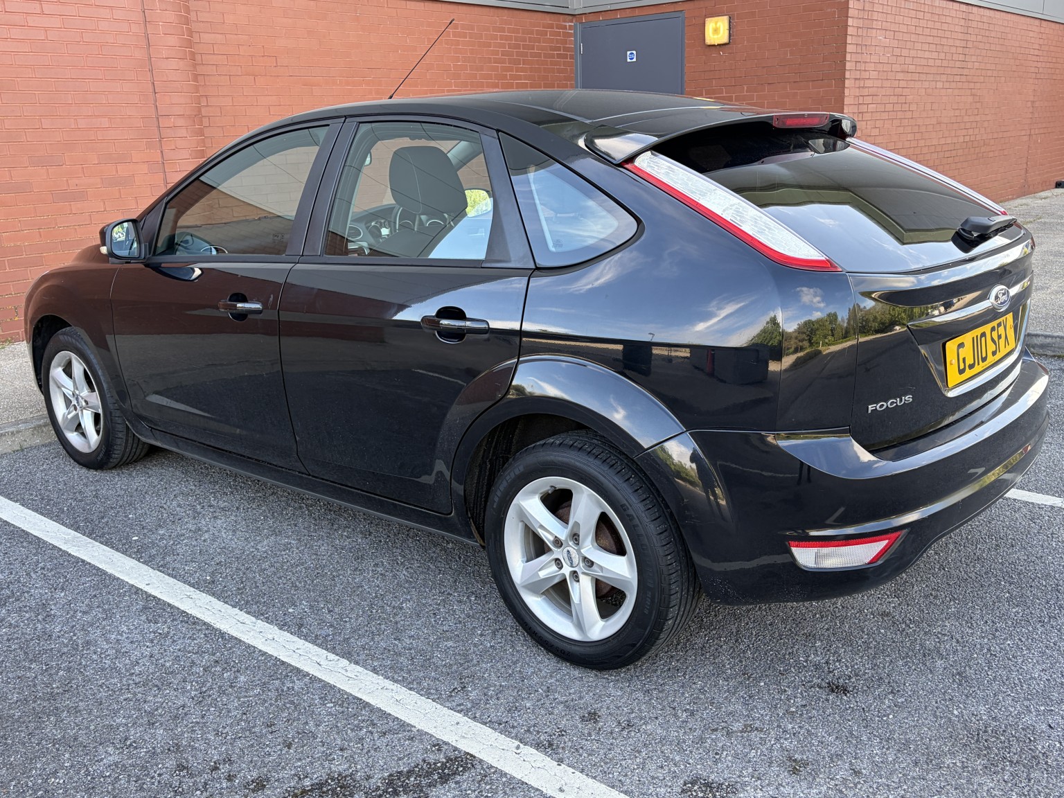 2010 Ford FOCUS 1.6 Zetec S, exterior view 4