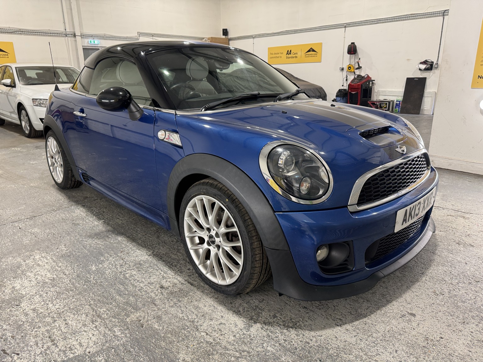 2013 MINI COUPE 1.6 Cooper S Coupe, exterior view 3