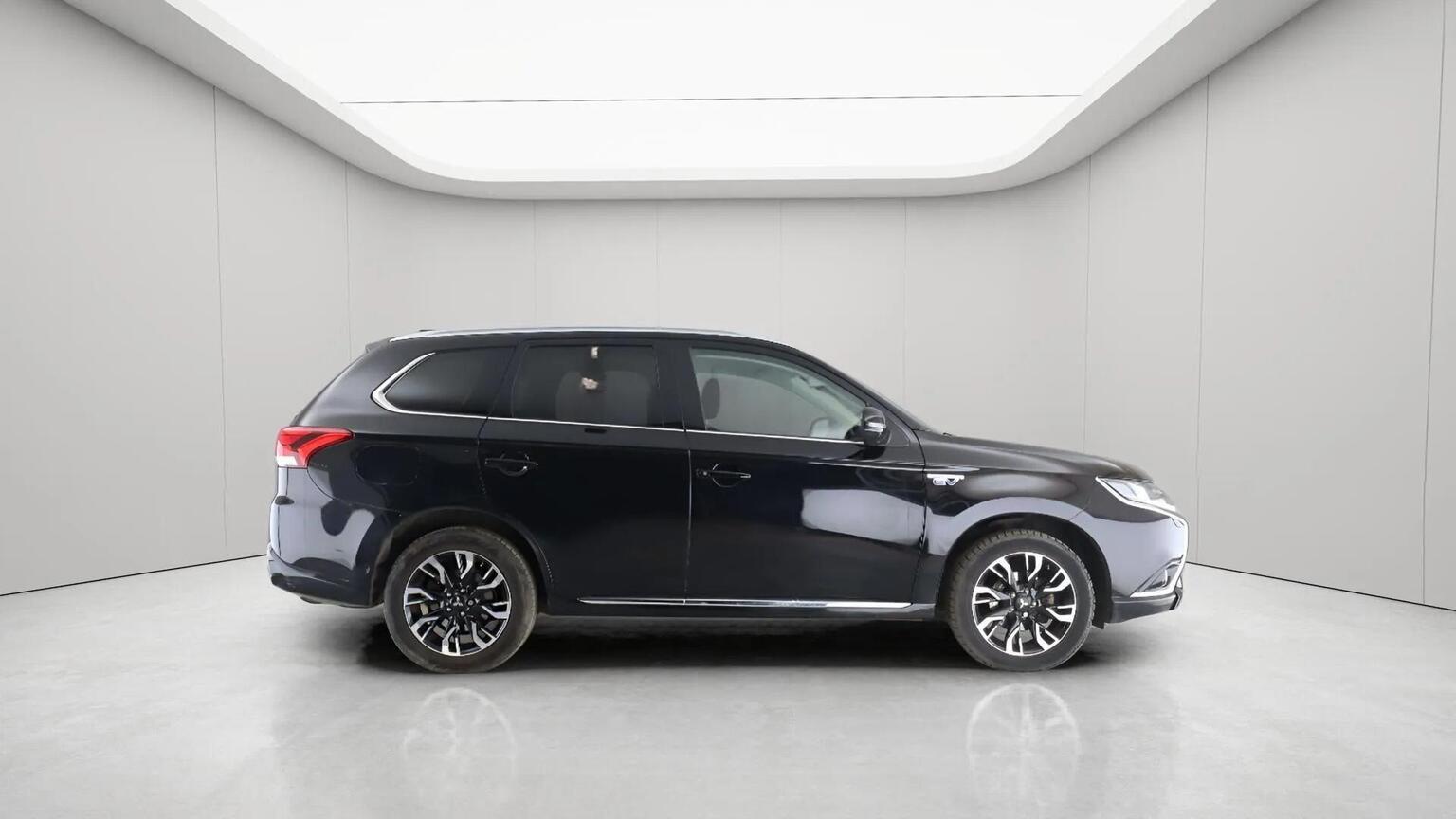 2018 Mitsubishi OUTLANDER 2.0h 12kWh 4h CVT 4WD Euro 6 (s/s) 5dr, exterior view 3